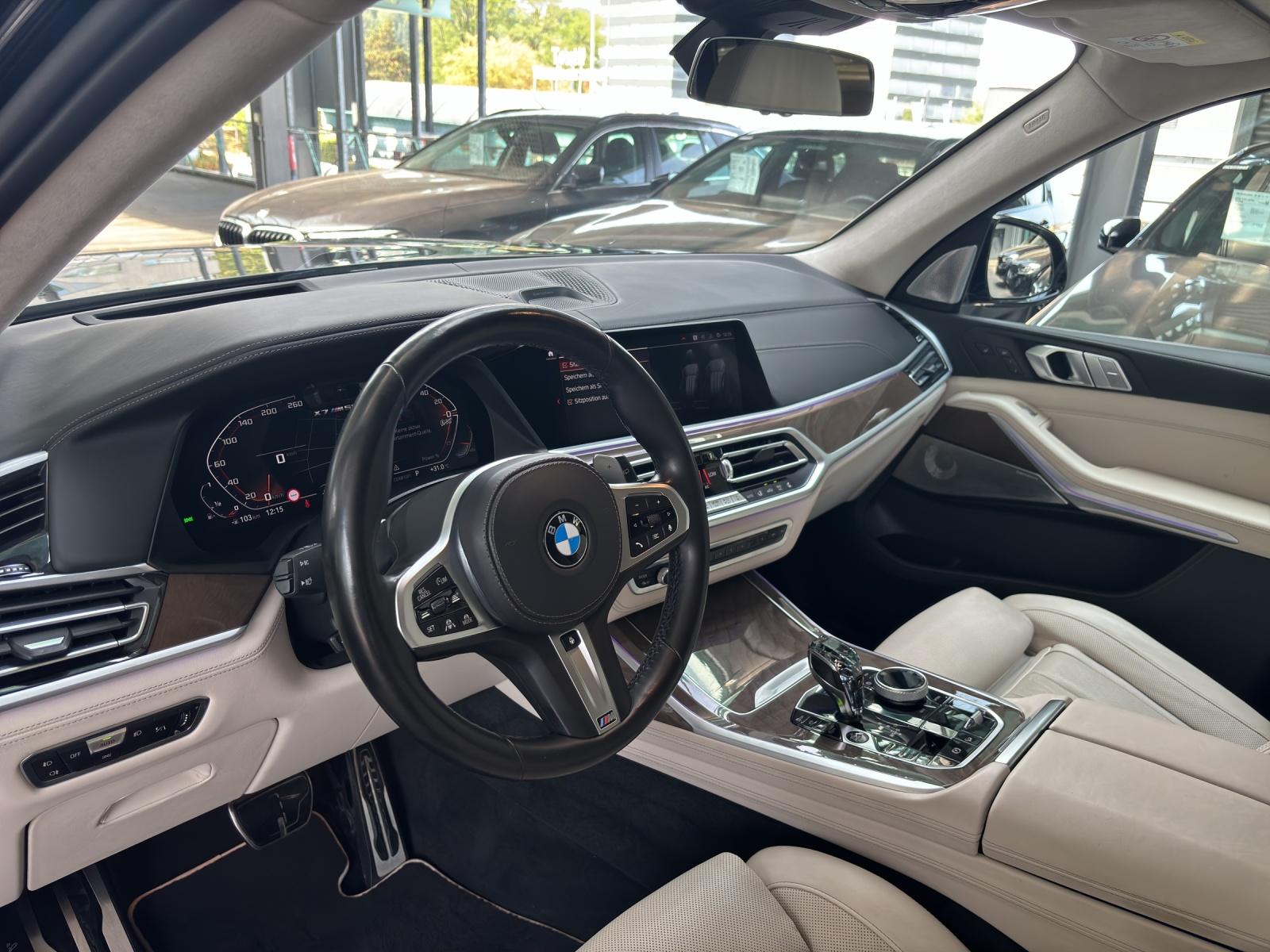BMW X7 M50i-image-9