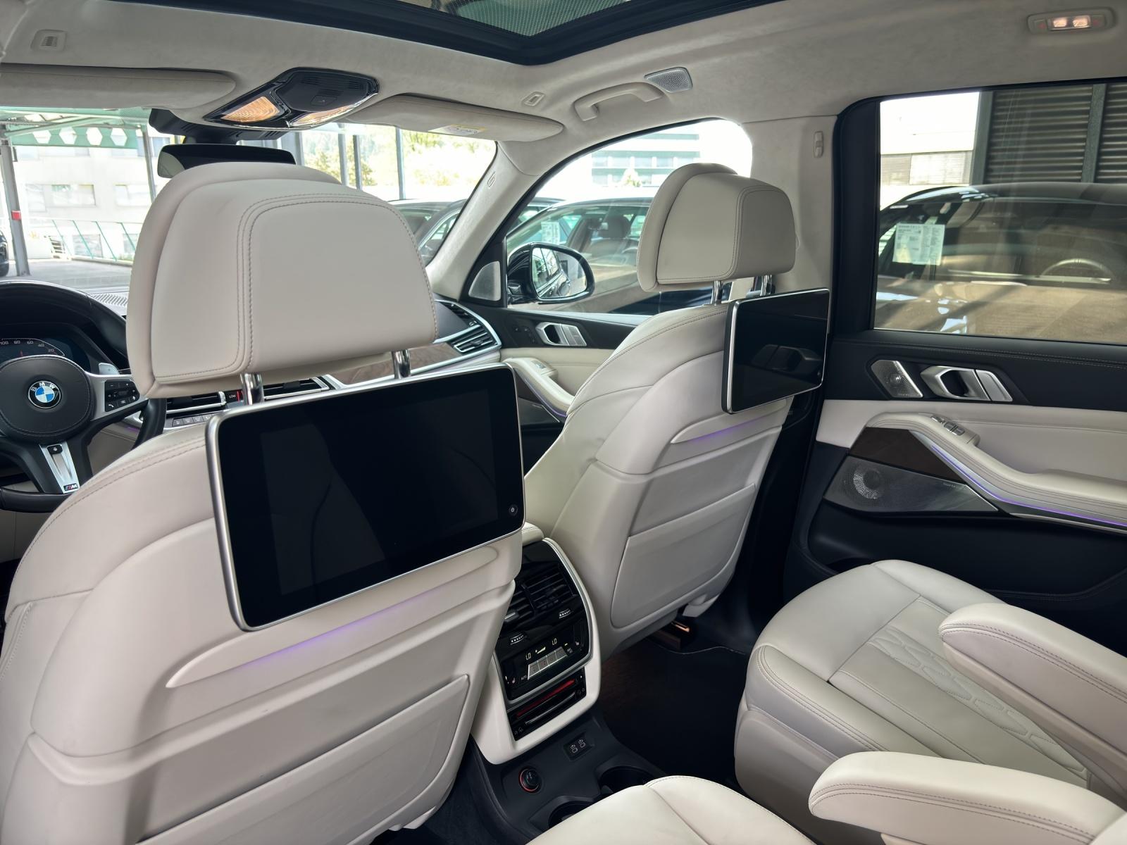 BMW X7 M50i-image-24