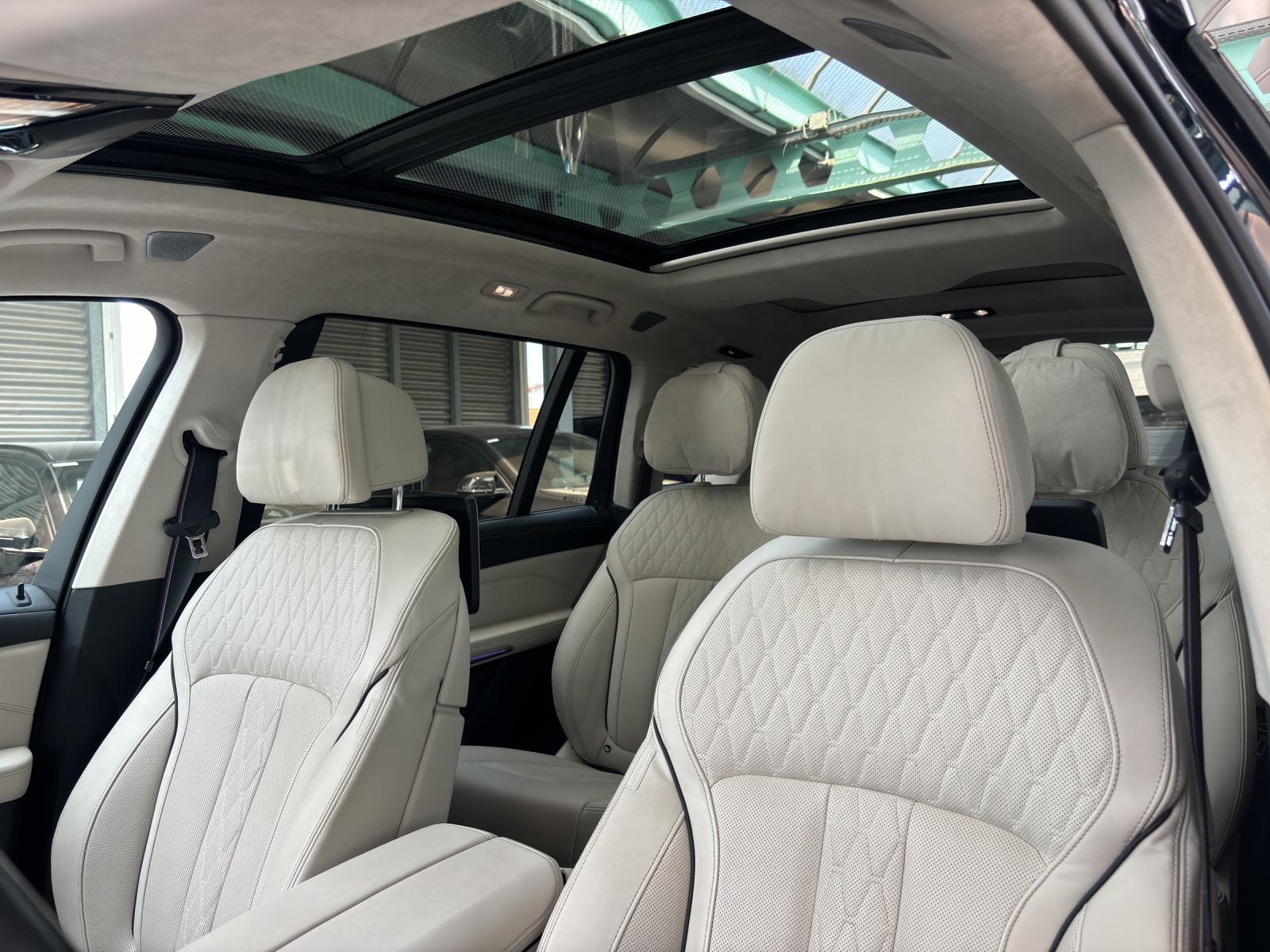 BMW X7 M50i-image-6