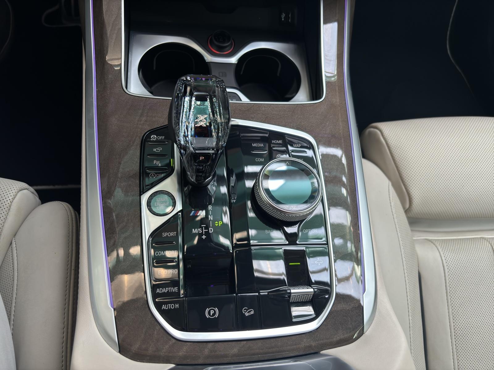 BMW X7 M50i-image-15