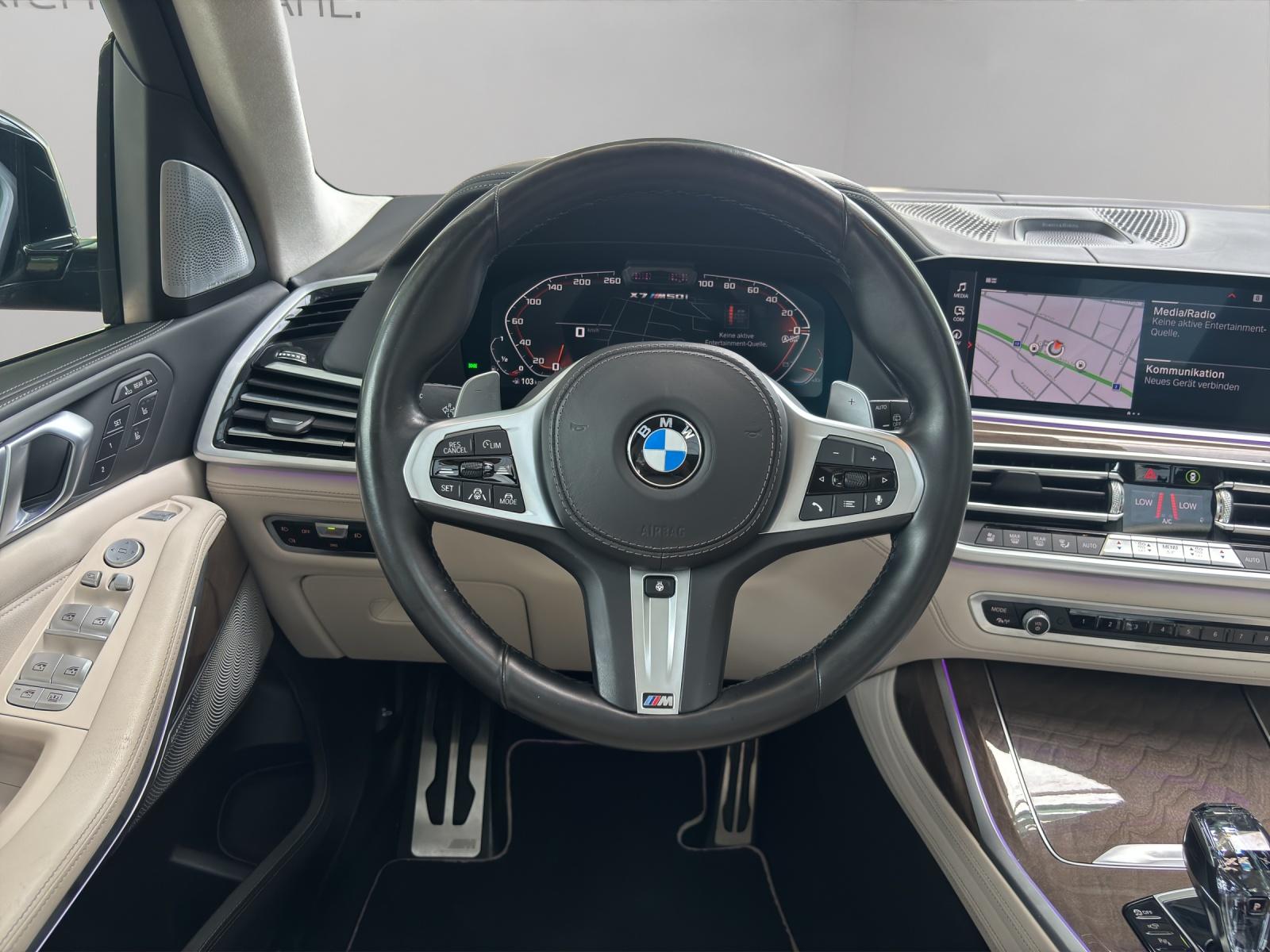 BMW X7 M50i-image-11