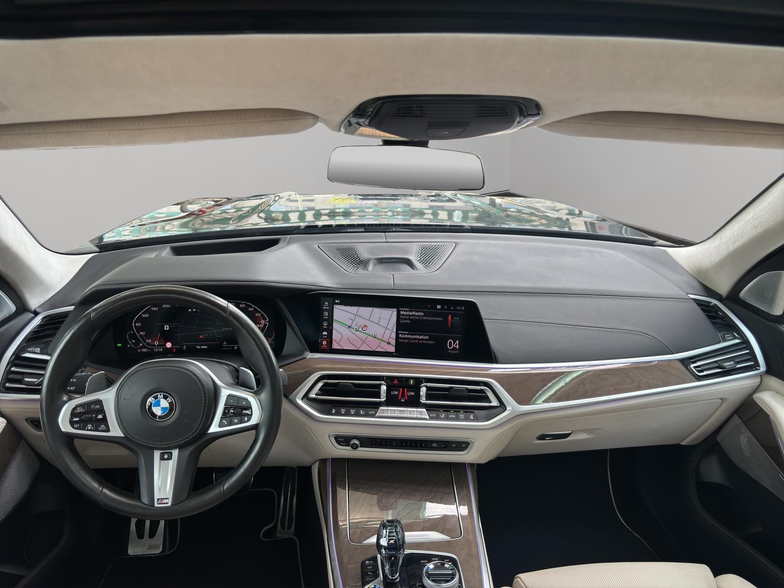BMW X7 M50i-image-10