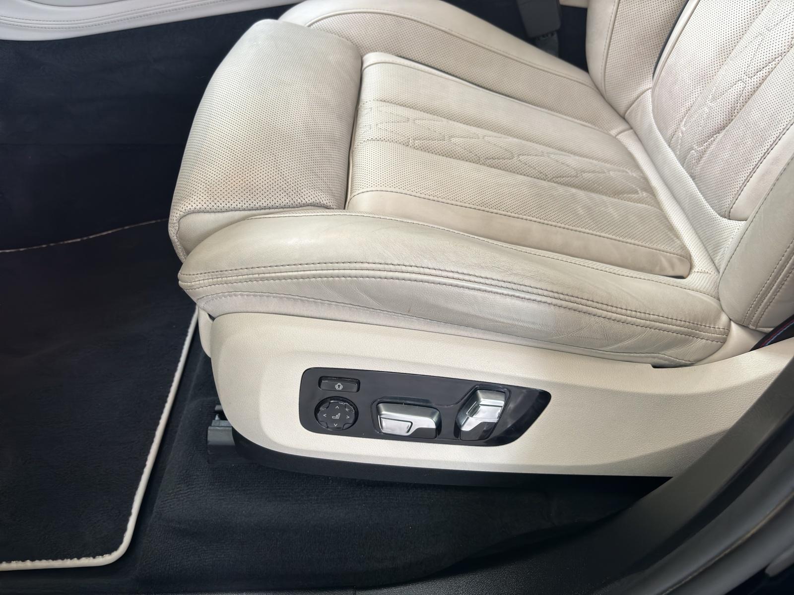 BMW X7 M50i-image-8