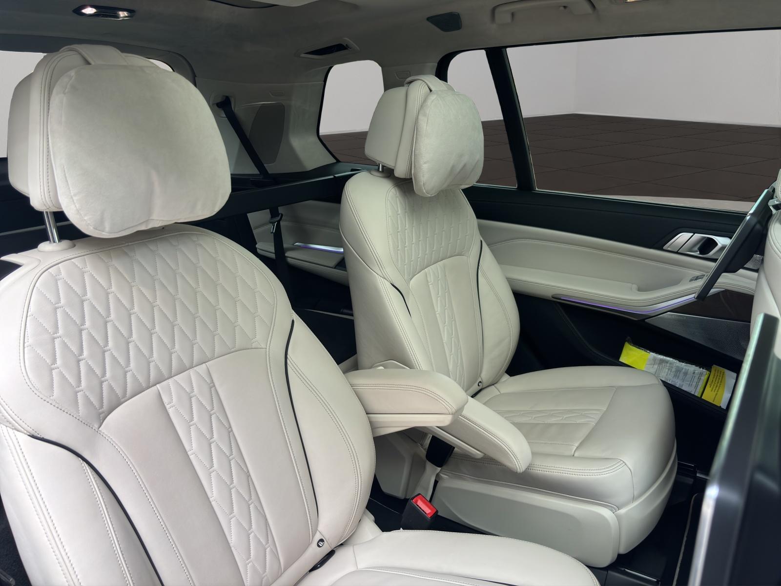 BMW X7 M50i-image-7