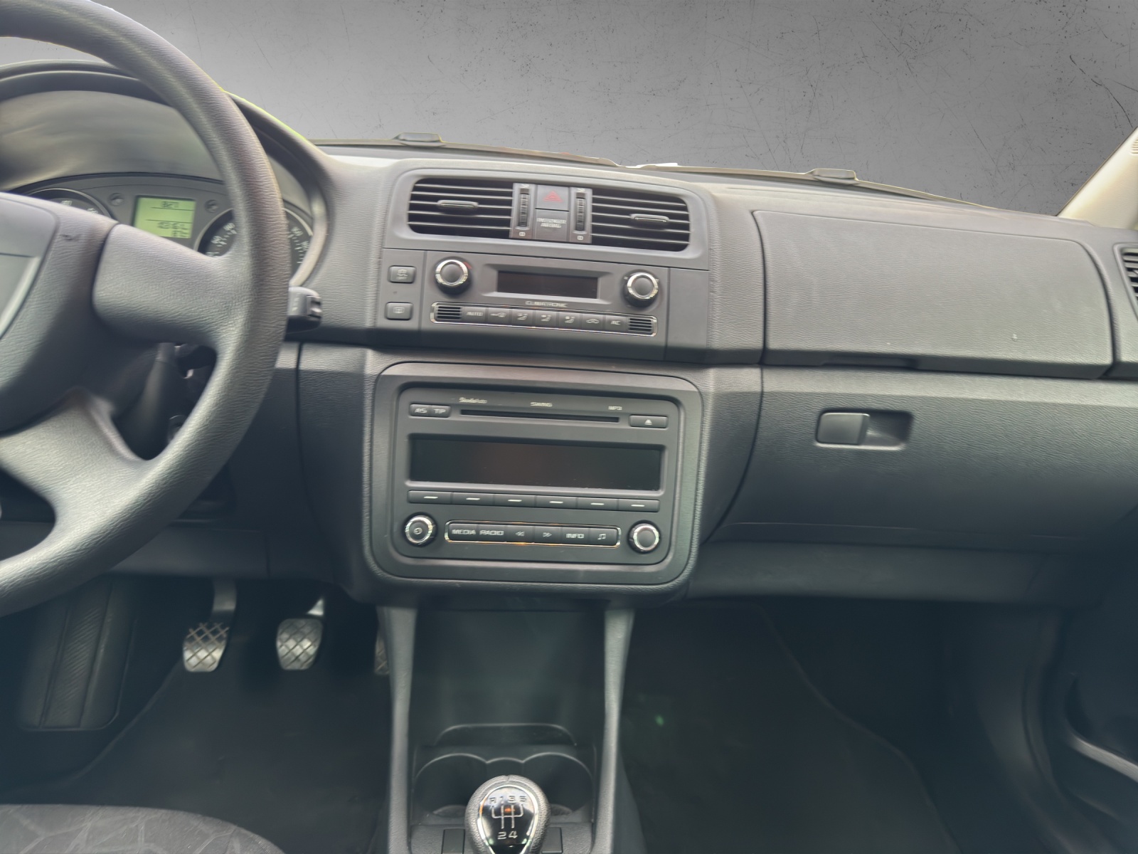 SKODA Fabia 1.2 TSI Ambition-image-9