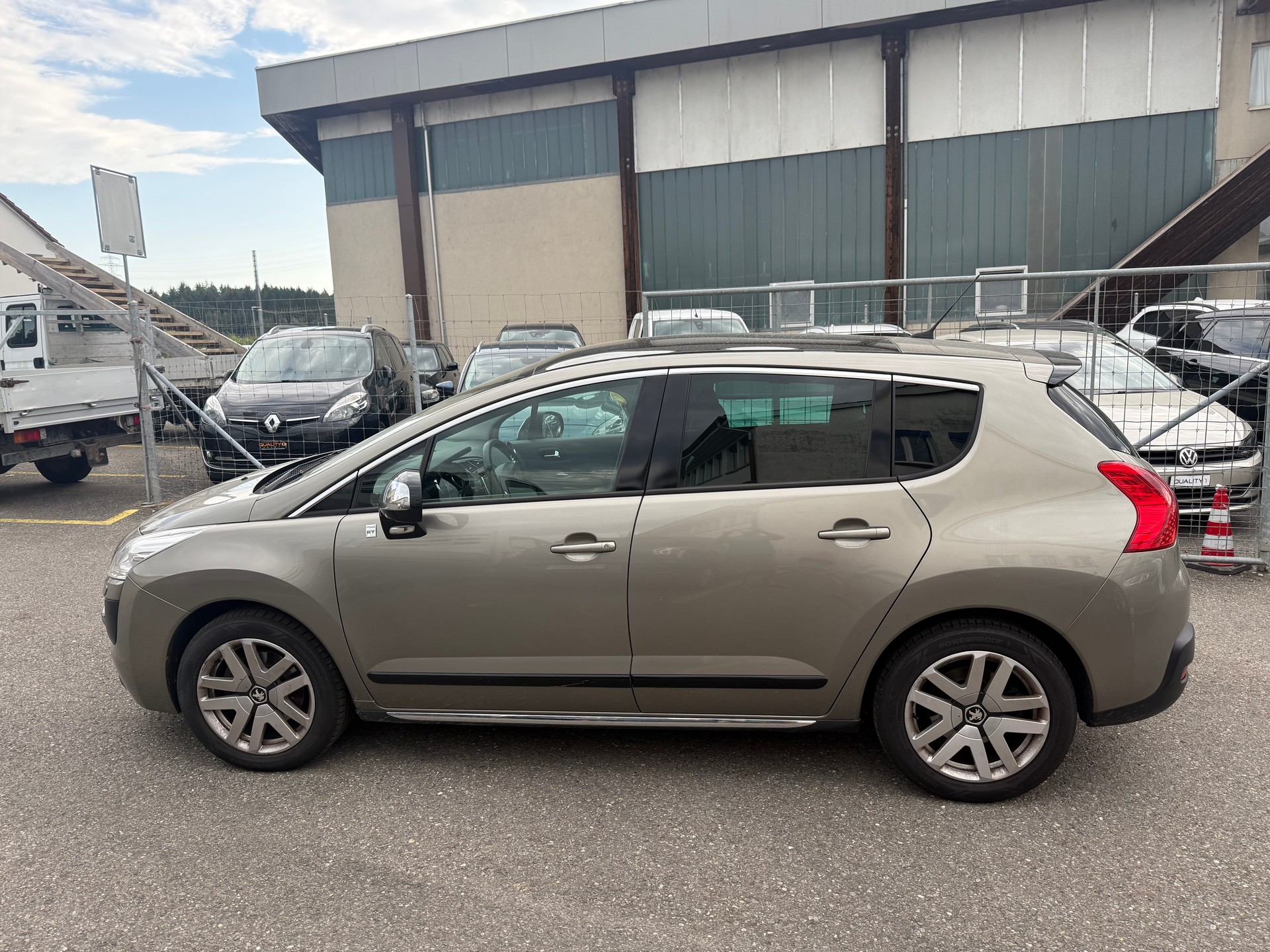 PEUGEOT 3008 HYbrid4 2.0 HDI EGS6-image-3