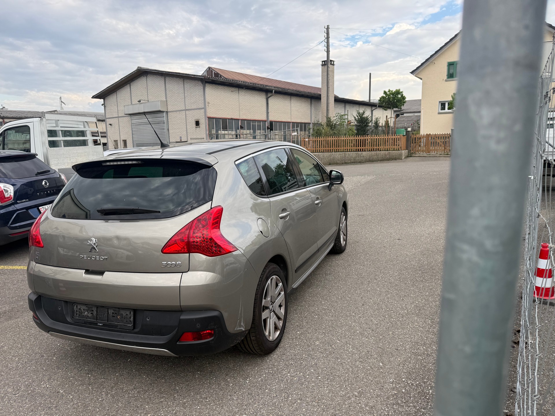 PEUGEOT 3008 HYbrid4 2.0 HDI EGS6-image-4