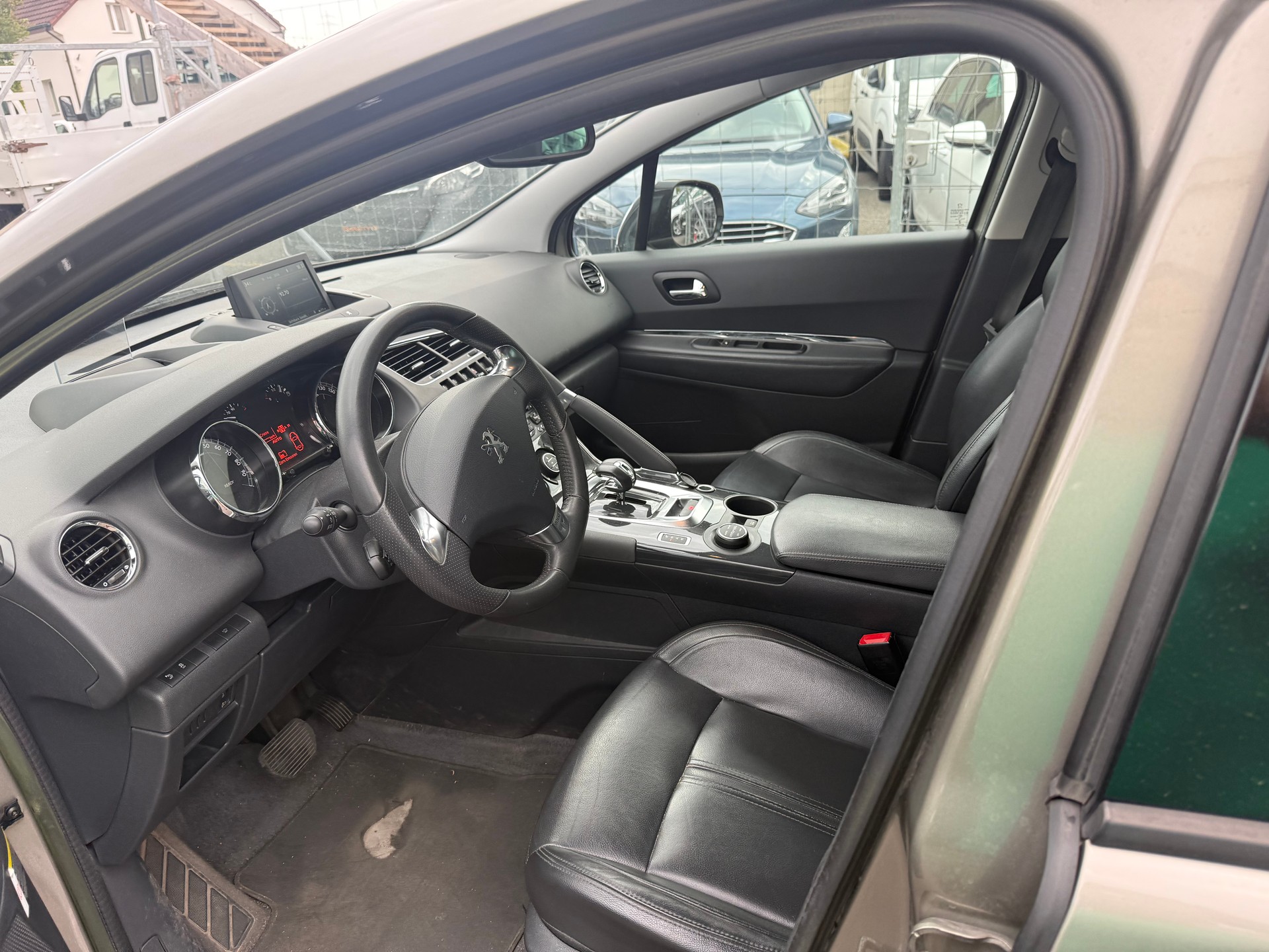 PEUGEOT 3008 HYbrid4 2.0 HDI EGS6-image-8