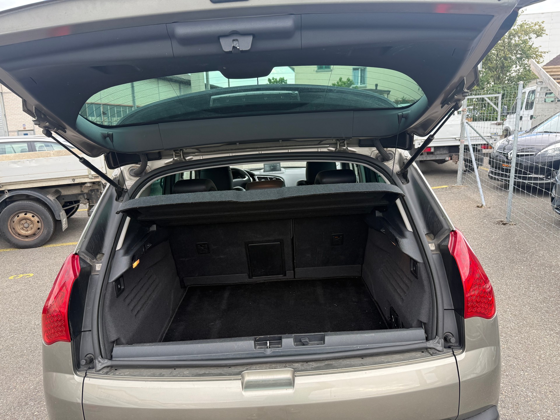 PEUGEOT 3008 HYbrid4 2.0 HDI EGS6-image-10