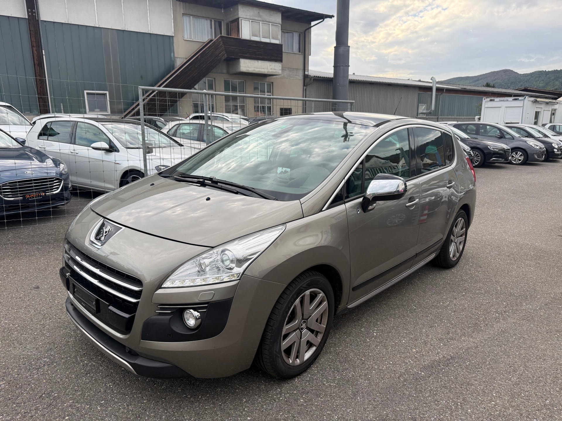 PEUGEOT 3008 HYbrid4 2.0 HDI EGS6-image-0