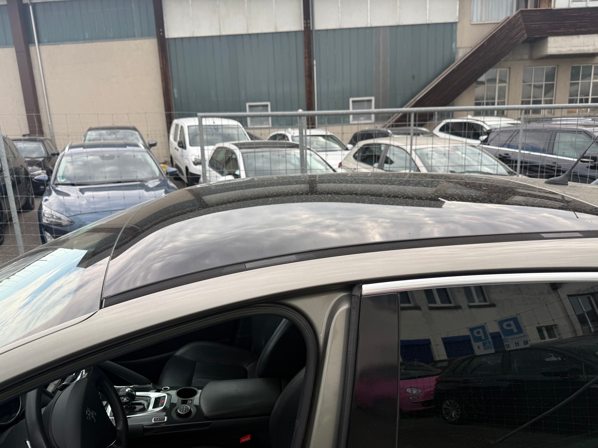 PEUGEOT 3008 HYbrid4 2.0 HDI EGS6-image-9