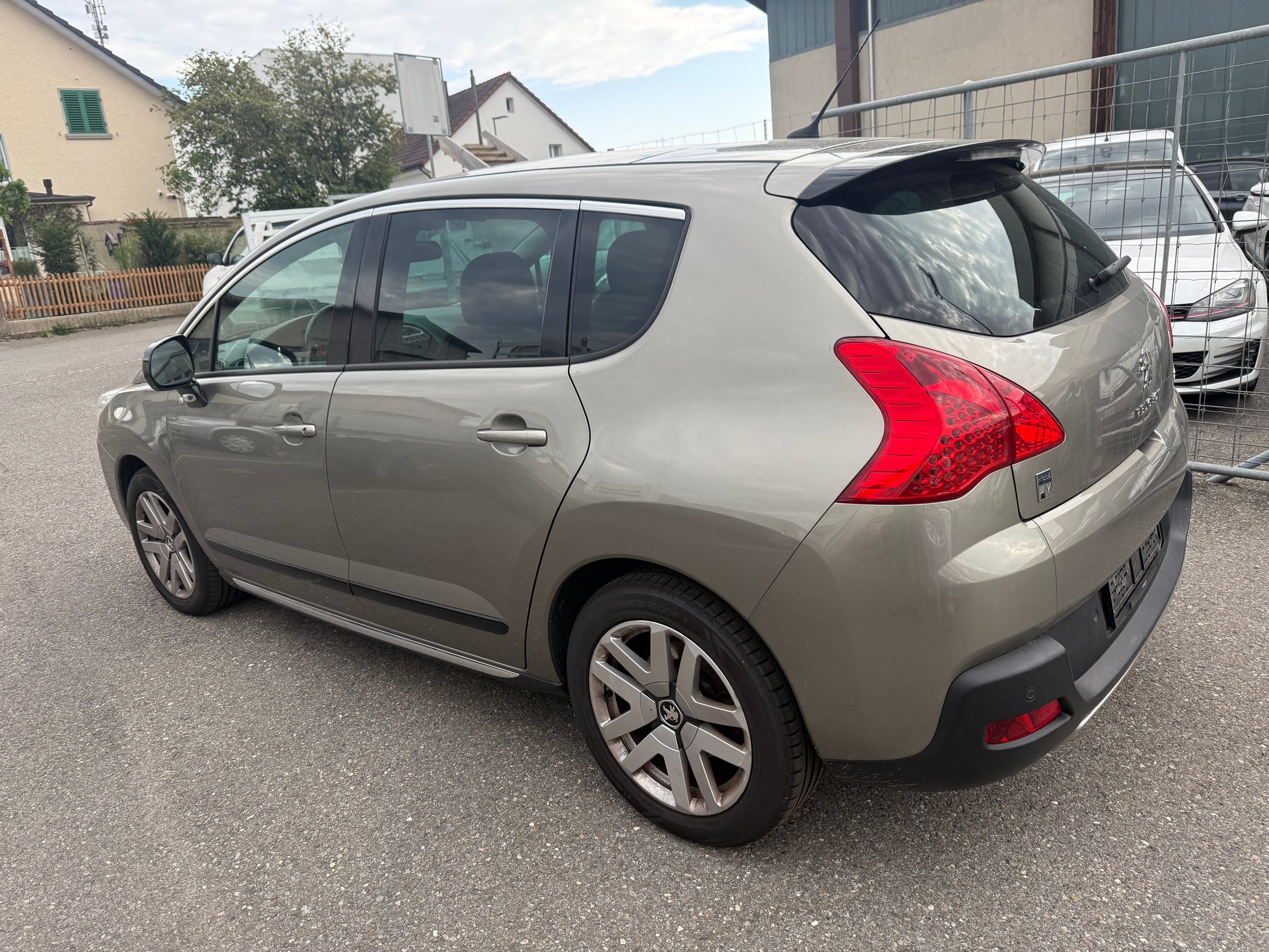 PEUGEOT 3008 HYbrid4 2.0 HDI EGS6-image-5