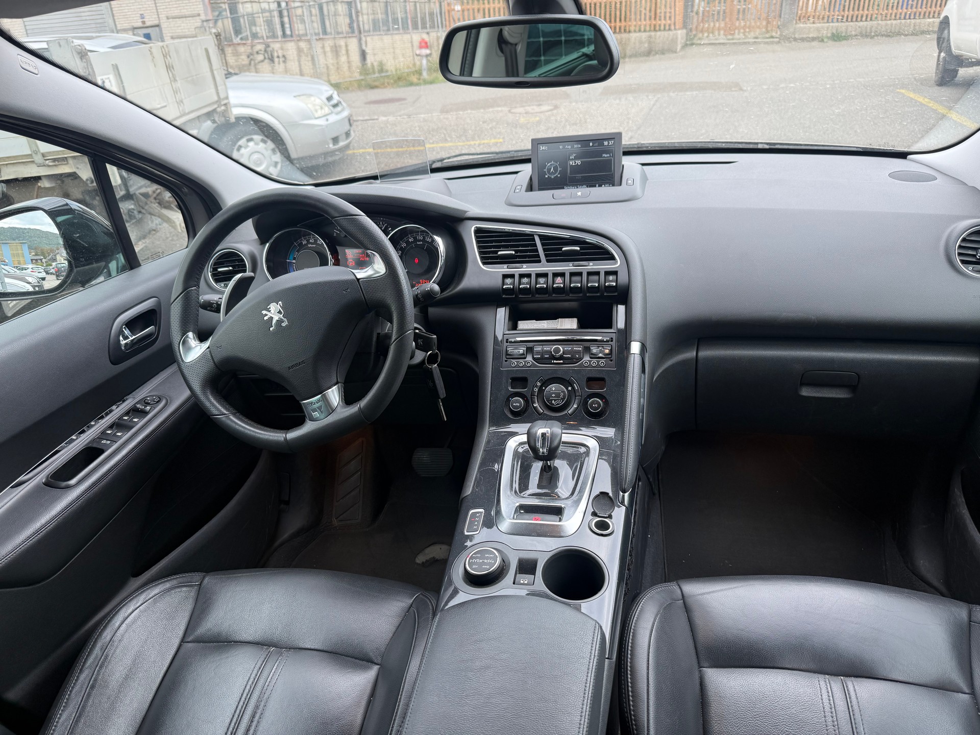 PEUGEOT 3008 HYbrid4 2.0 HDI EGS6-image-7