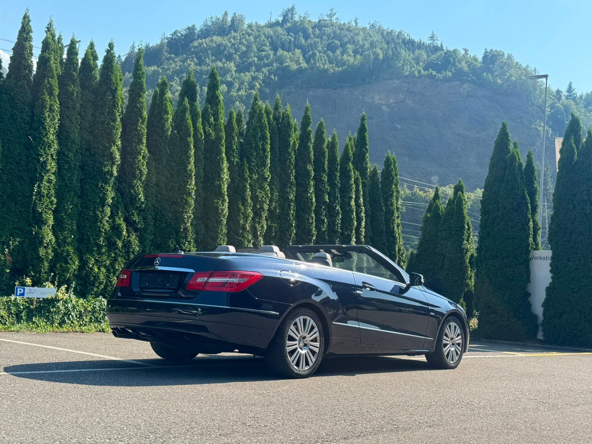 MERCEDES-BENZ E 200 CGI BlueEfficiency Automatic-image-10