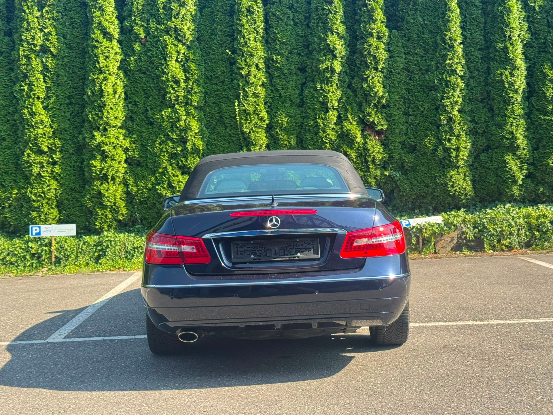 MERCEDES-BENZ E 200 CGI BlueEfficiency Automatic-image-12