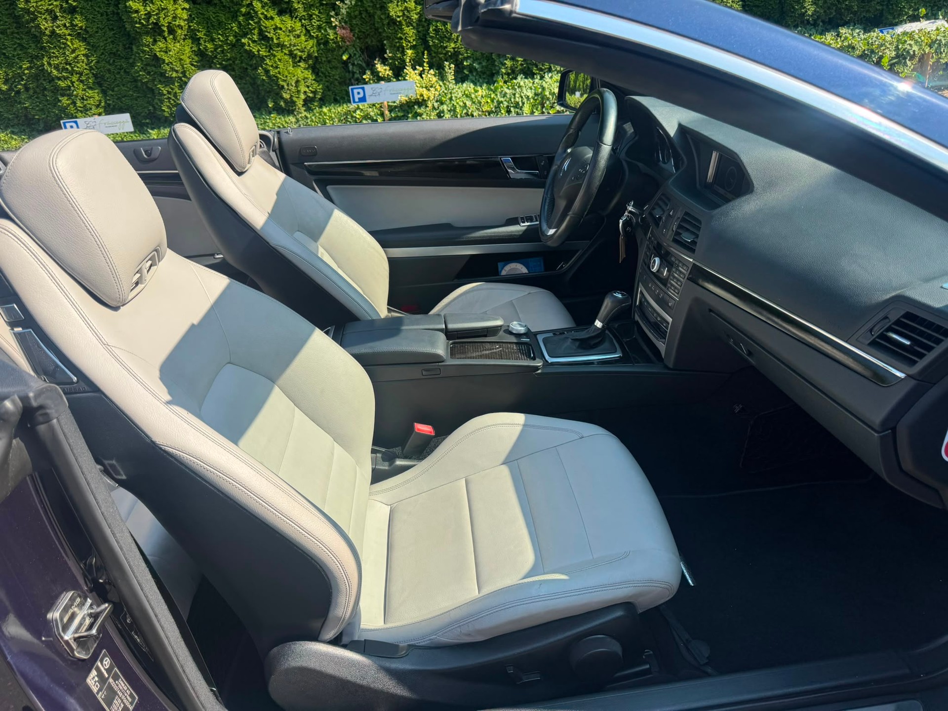 MERCEDES-BENZ E 200 CGI BlueEfficiency Automatic-image-14