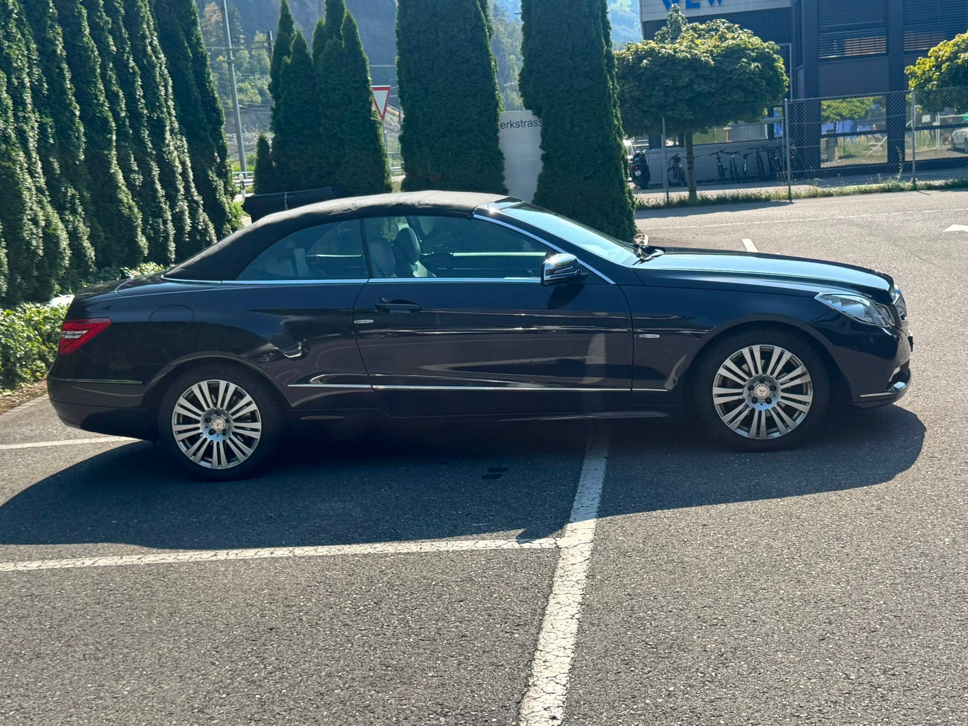 MERCEDES-BENZ E 200 CGI BlueEfficiency Automatic-image-5