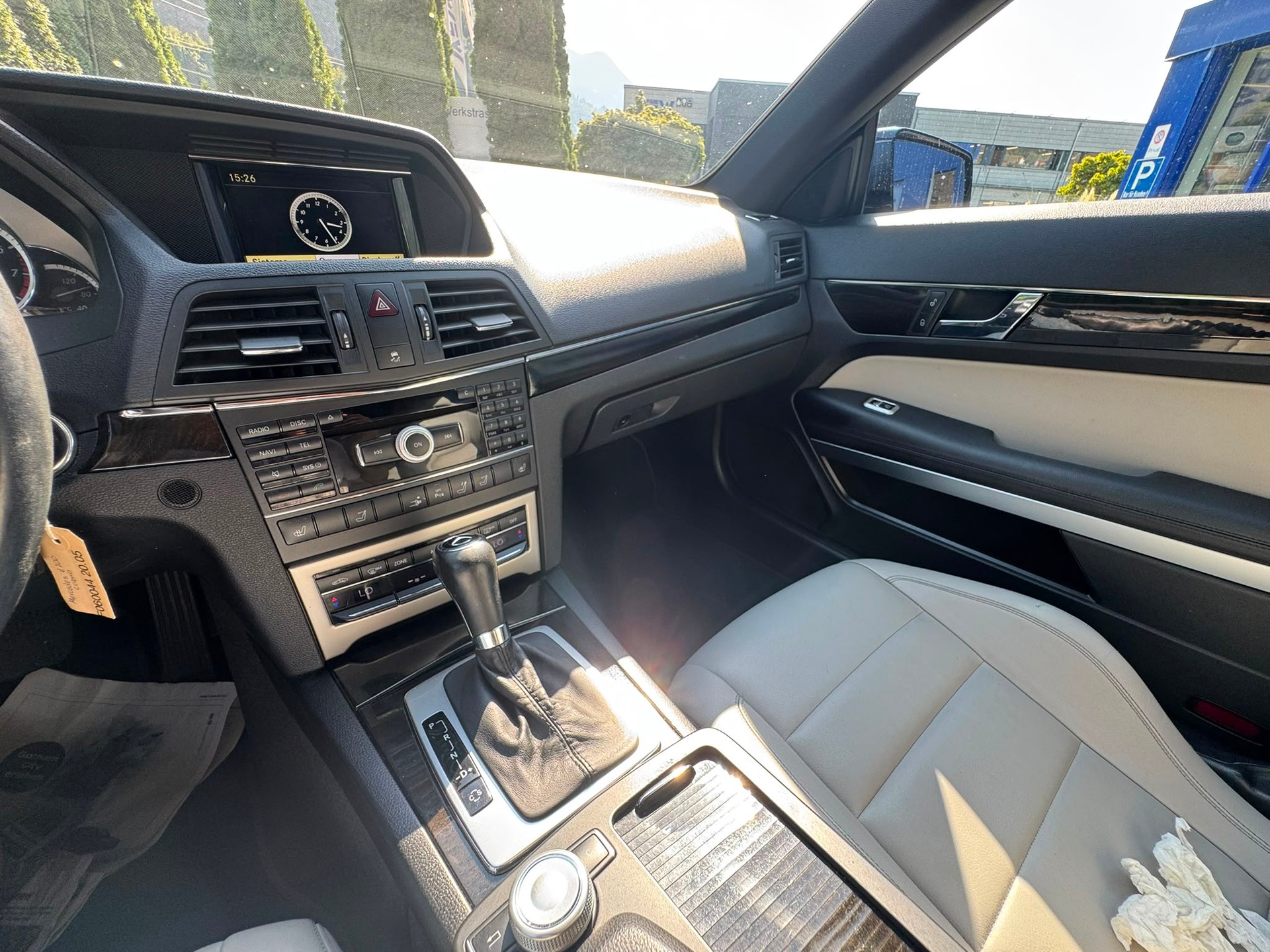 MERCEDES-BENZ E 200 CGI BlueEfficiency Automatic-image-20