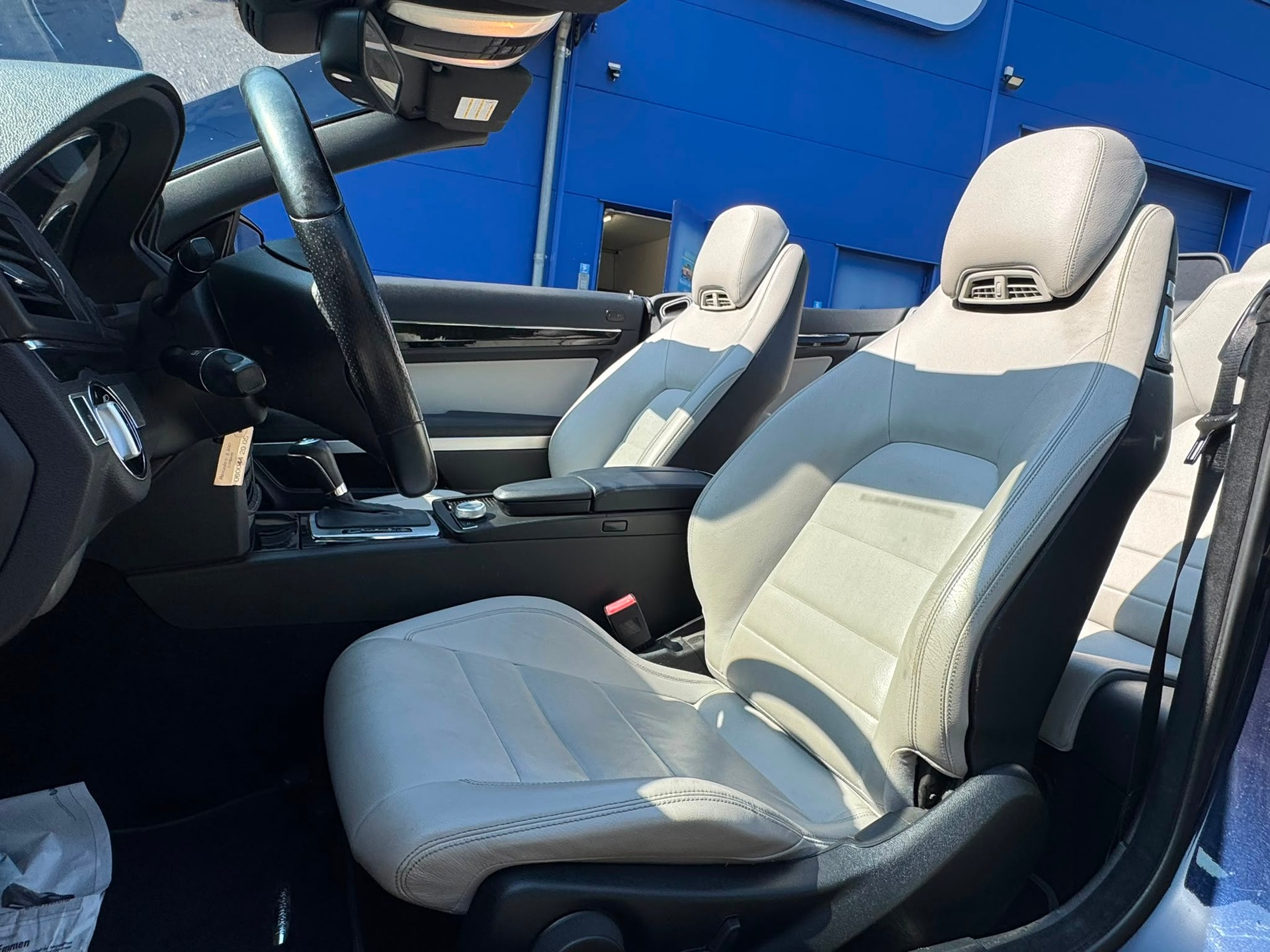 MERCEDES-BENZ E 200 CGI BlueEfficiency Automatic-image-18