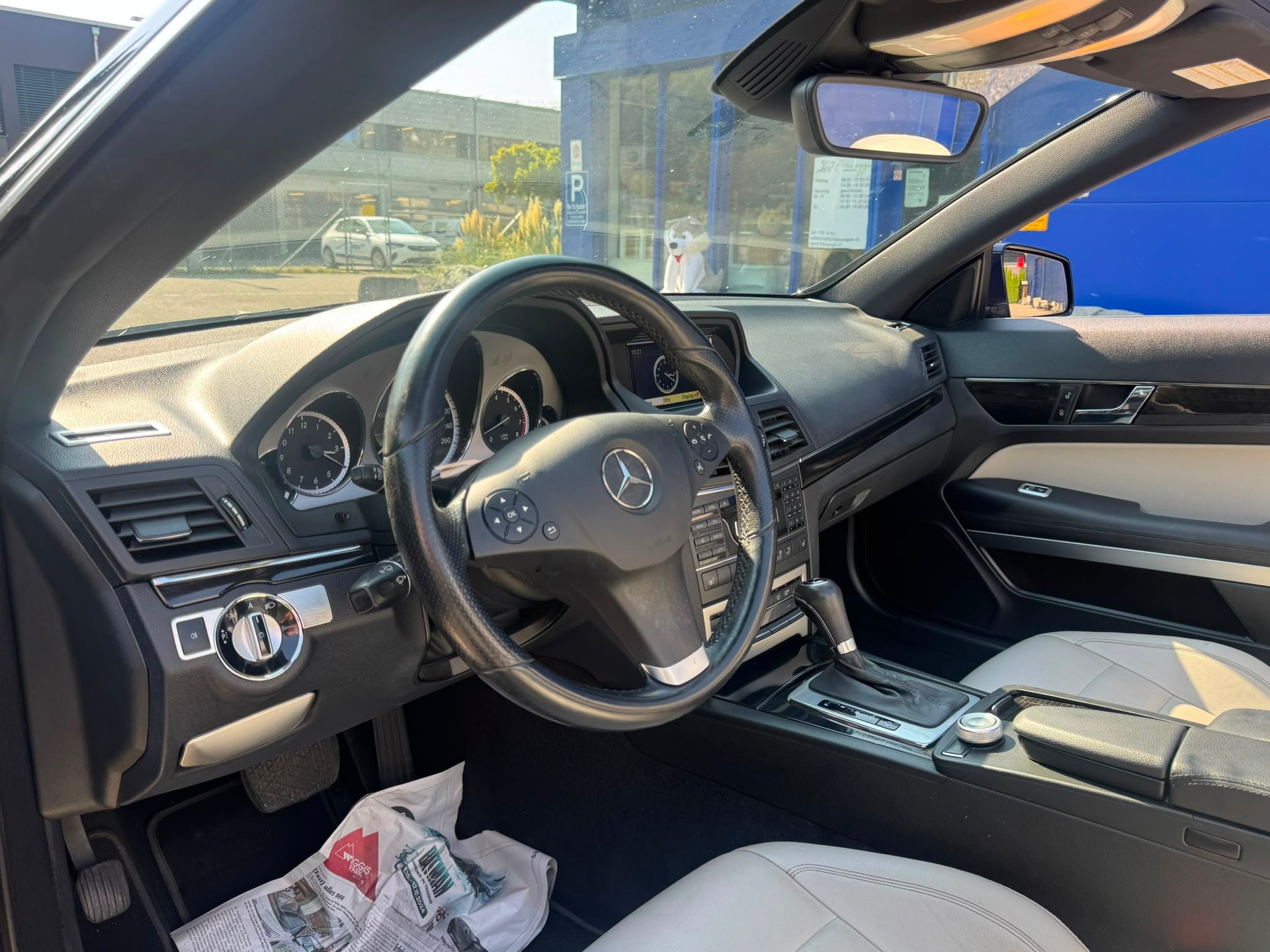 MERCEDES-BENZ E 200 CGI BlueEfficiency Automatic-image-19