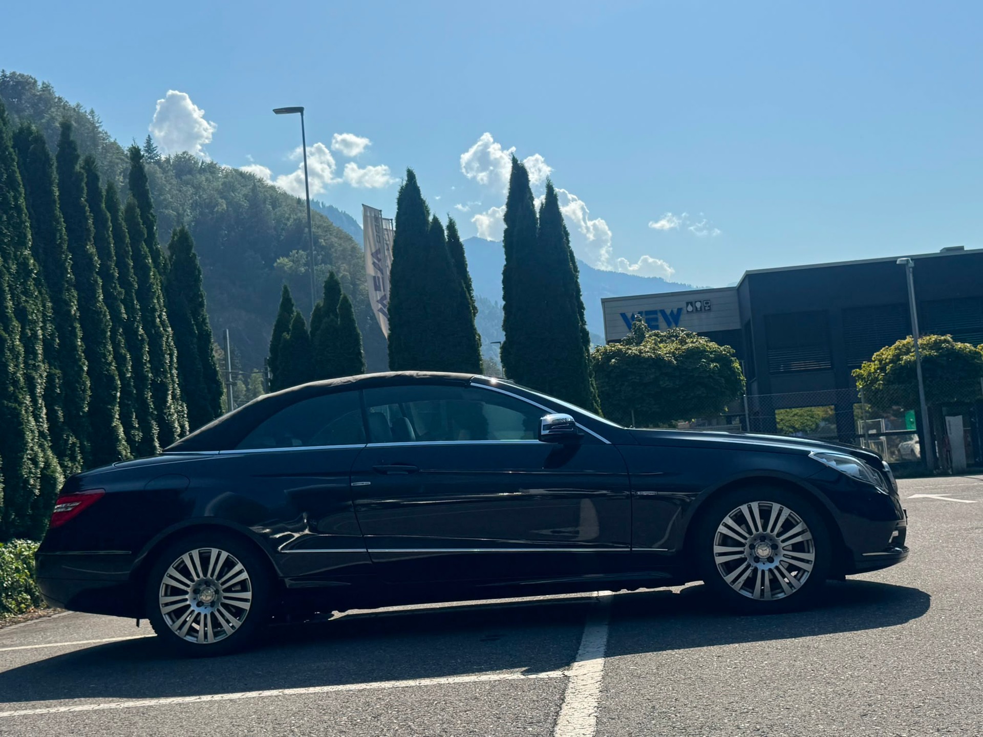 MERCEDES-BENZ E 200 CGI BlueEfficiency Automatic-image-6