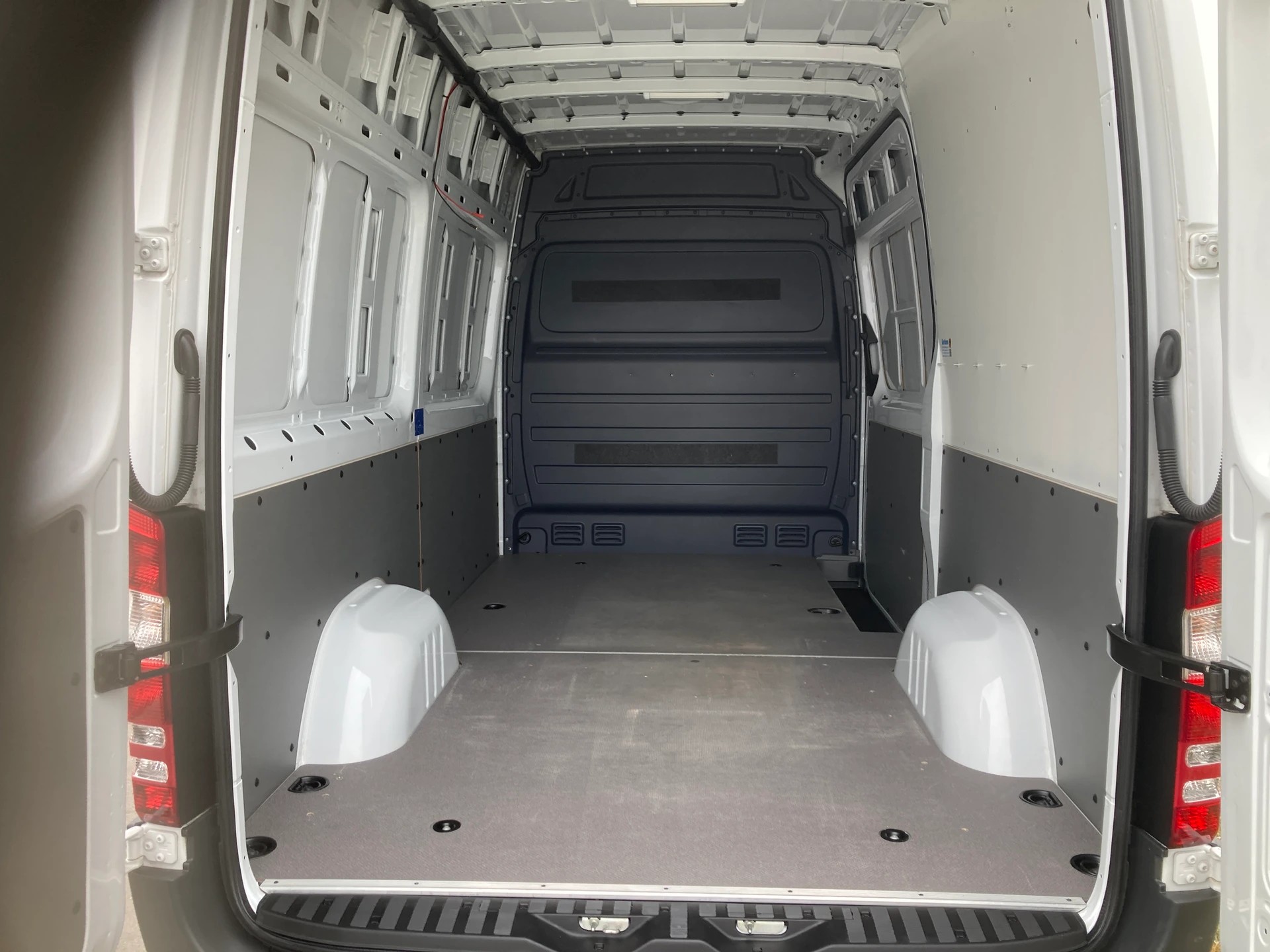 MERCEDES-BENZ Sprinter 314 CDI Standard 7G-Tronic mit Navigation und Tempomat-image-5