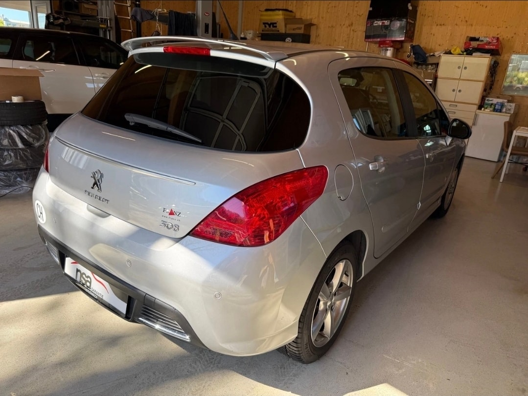 PEUGEOT 308 1.6 16V Turbo Swiss Edition-image-3