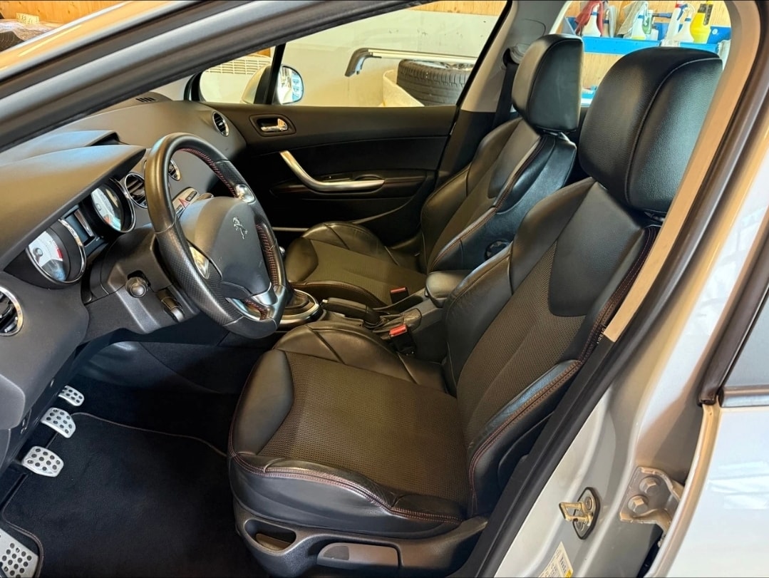 PEUGEOT 308 1.6 16V Turbo Swiss Edition-image-6