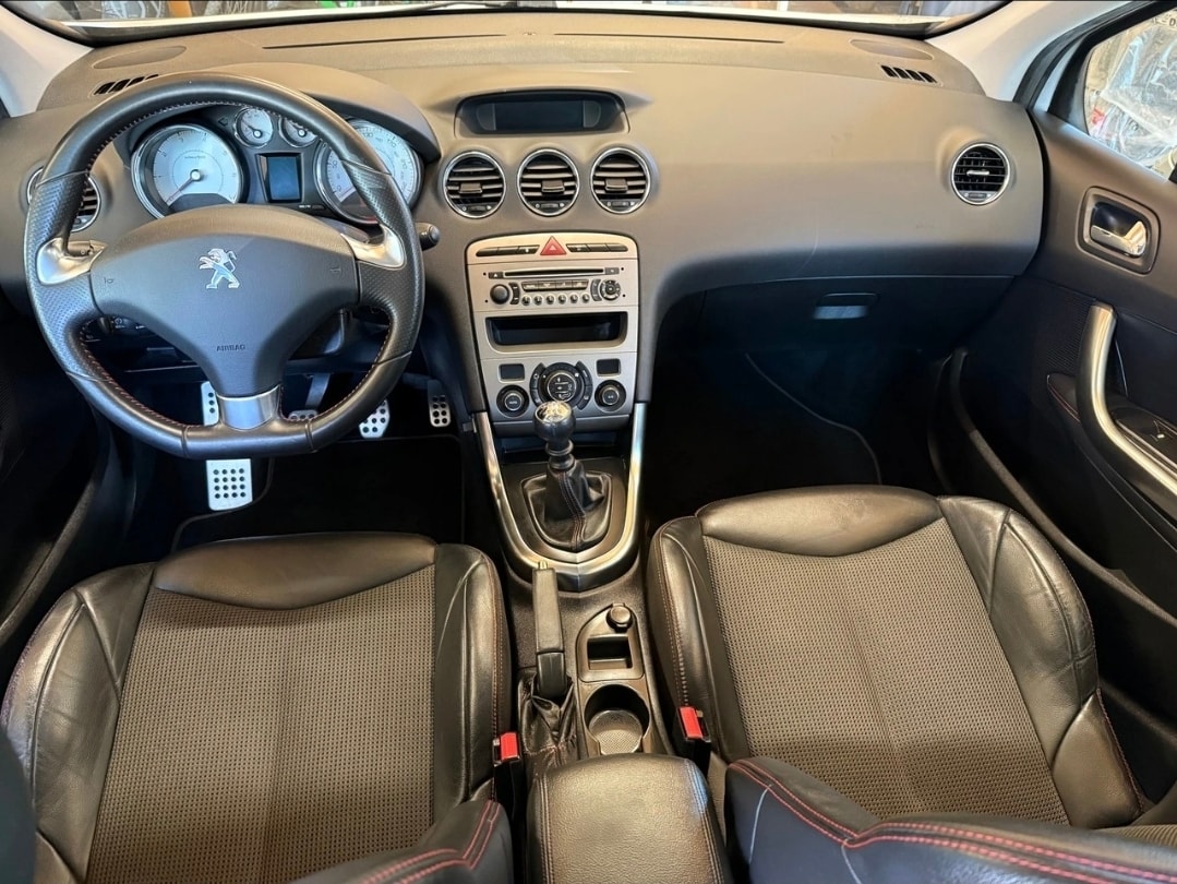 PEUGEOT 308 1.6 16V Turbo Swiss Edition-image-8