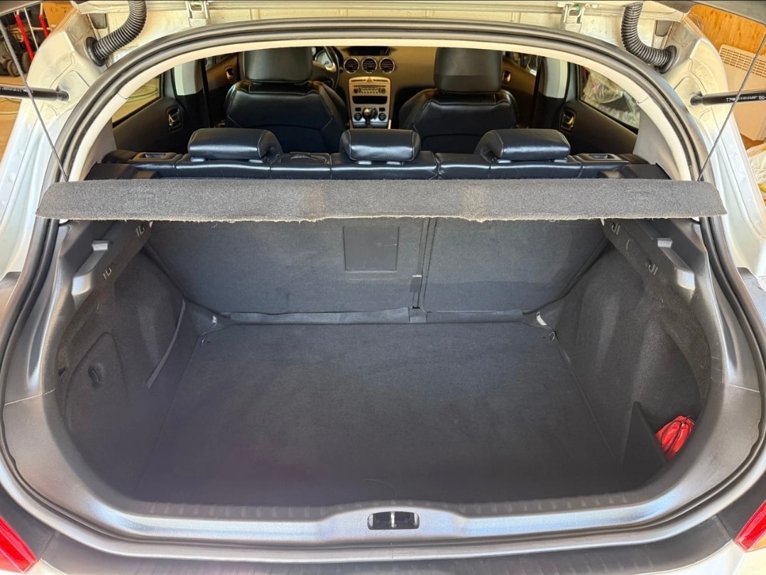 PEUGEOT 308 1.6 16V Turbo Swiss Edition-image-11