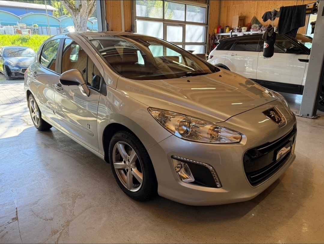 PEUGEOT 308 1.6 16V Turbo Swiss Edition-image-2