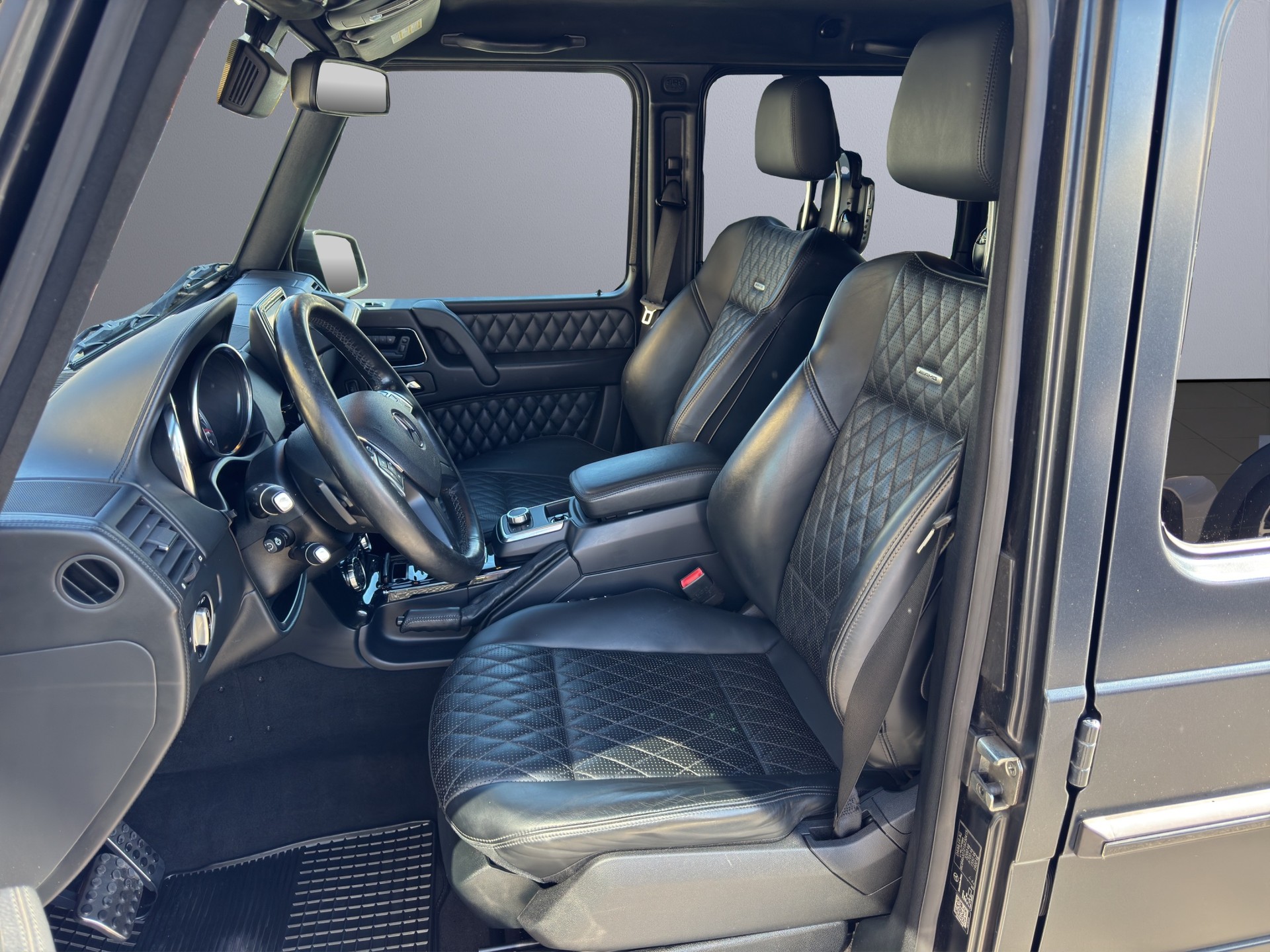 MERCEDES-BENZ G 63 AMG Automatic-image-9