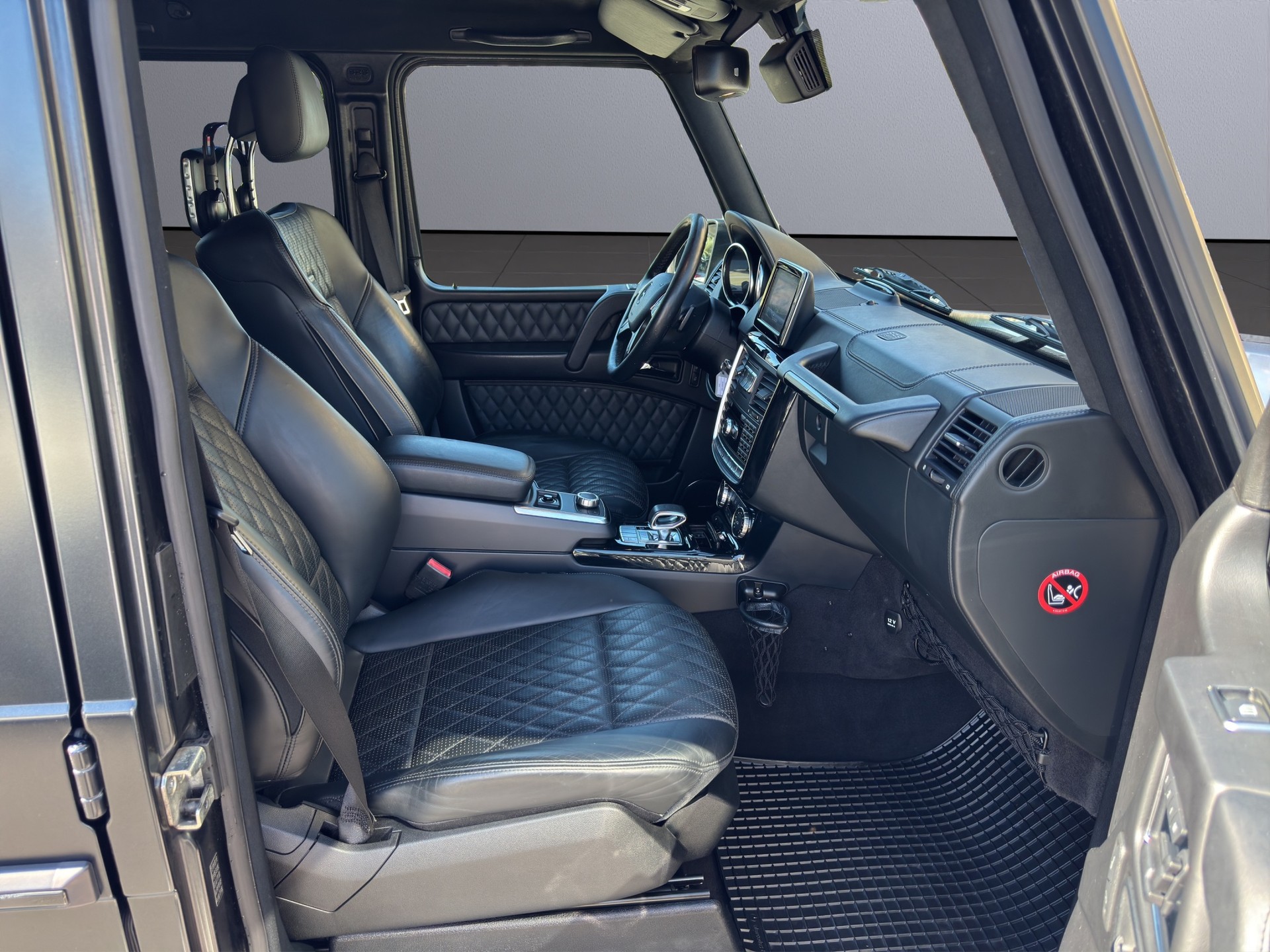 MERCEDES-BENZ G 63 AMG Automatic-image-14