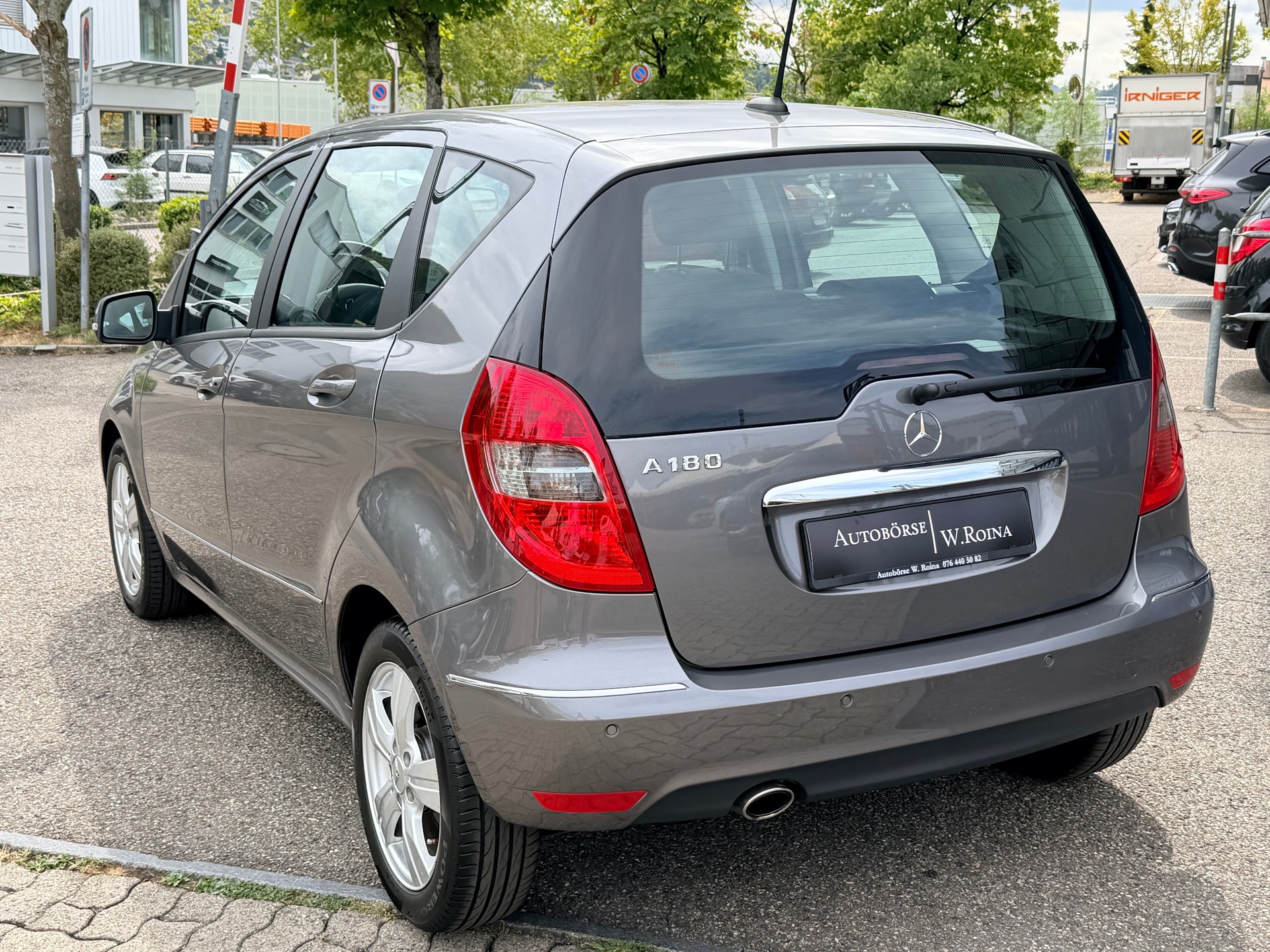 MERCEDES-BENZ A 180 Avantgarde Selection Autotronic-image-4