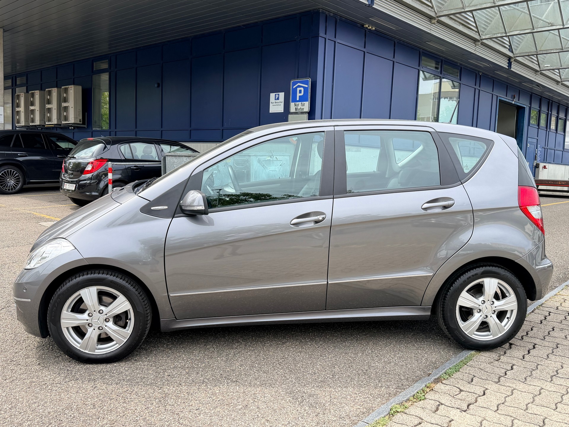 MERCEDES-BENZ A 180 Avantgarde Selection Autotronic-image-5
