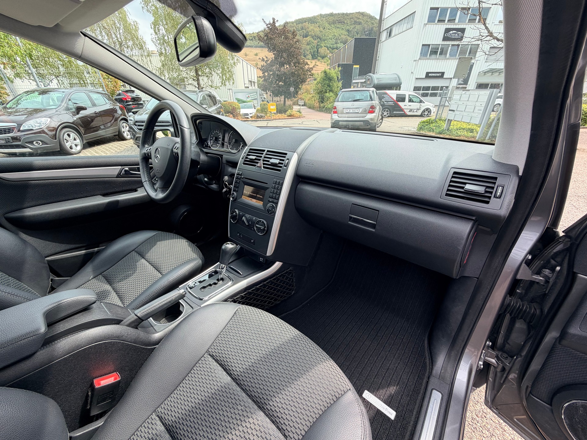 MERCEDES-BENZ A 180 Avantgarde Selection Autotronic-image-9