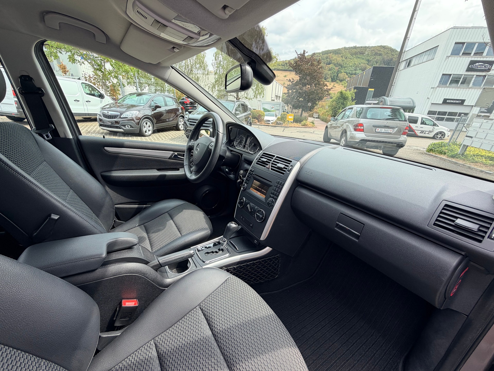 MERCEDES-BENZ A 180 Avantgarde Selection Autotronic-image-8