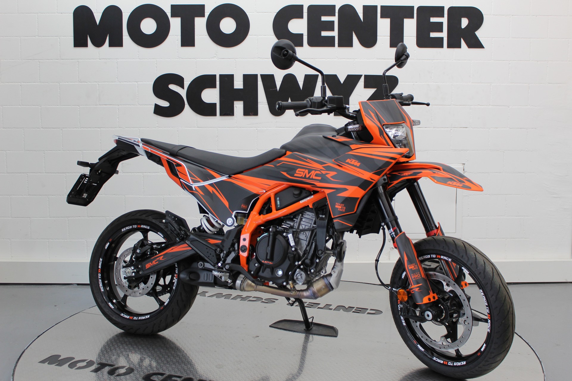 KTM 125 SMC R-showroom-element-1