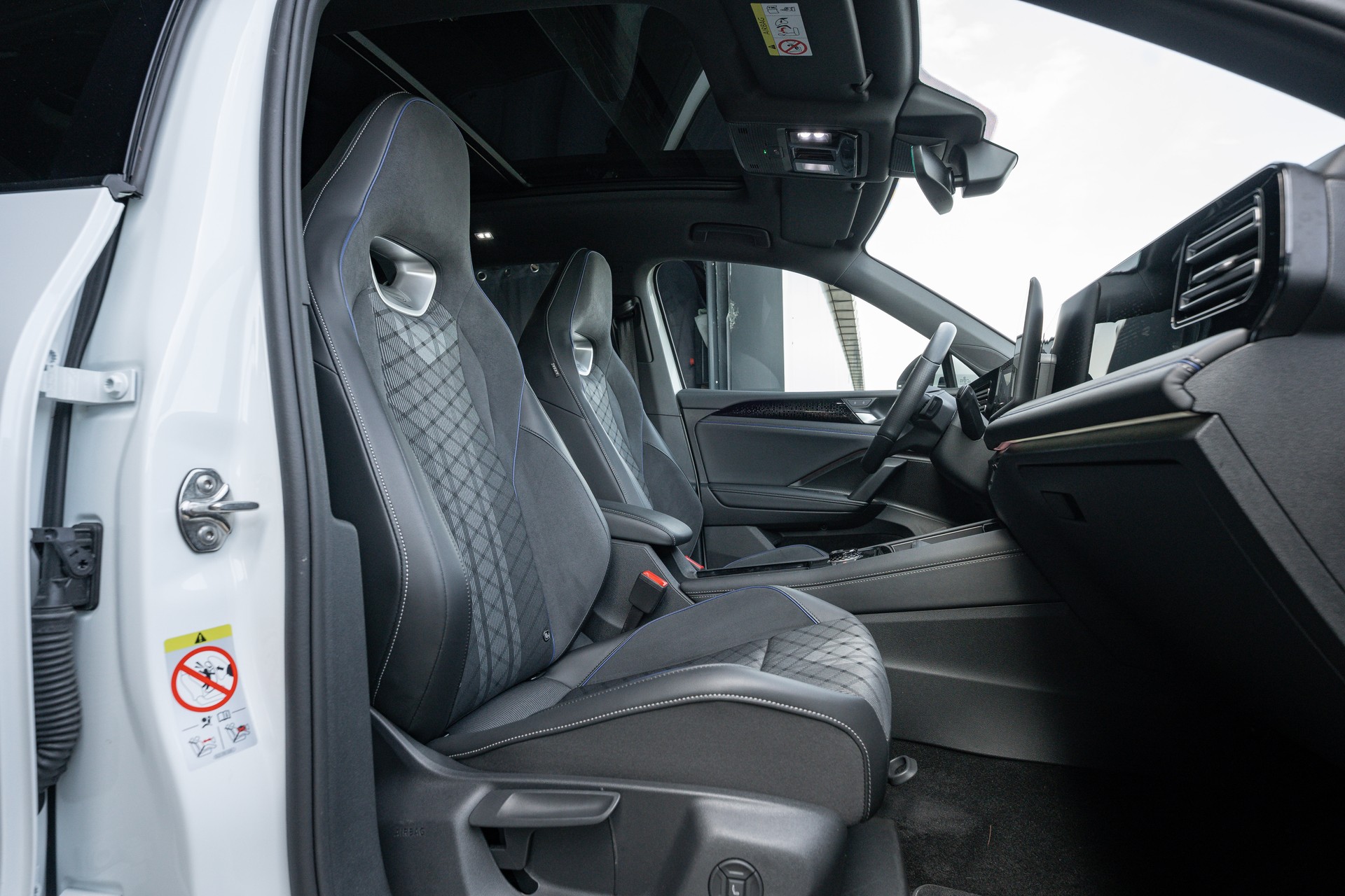VW Tiguan 1.5 eTSI DSG R-Line-image-10