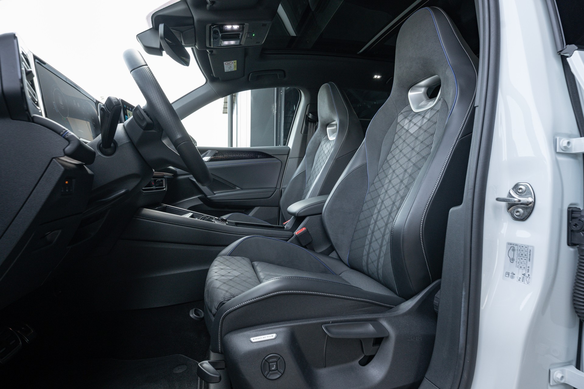 VW Tiguan 1.5 eTSI DSG R-Line-image-9