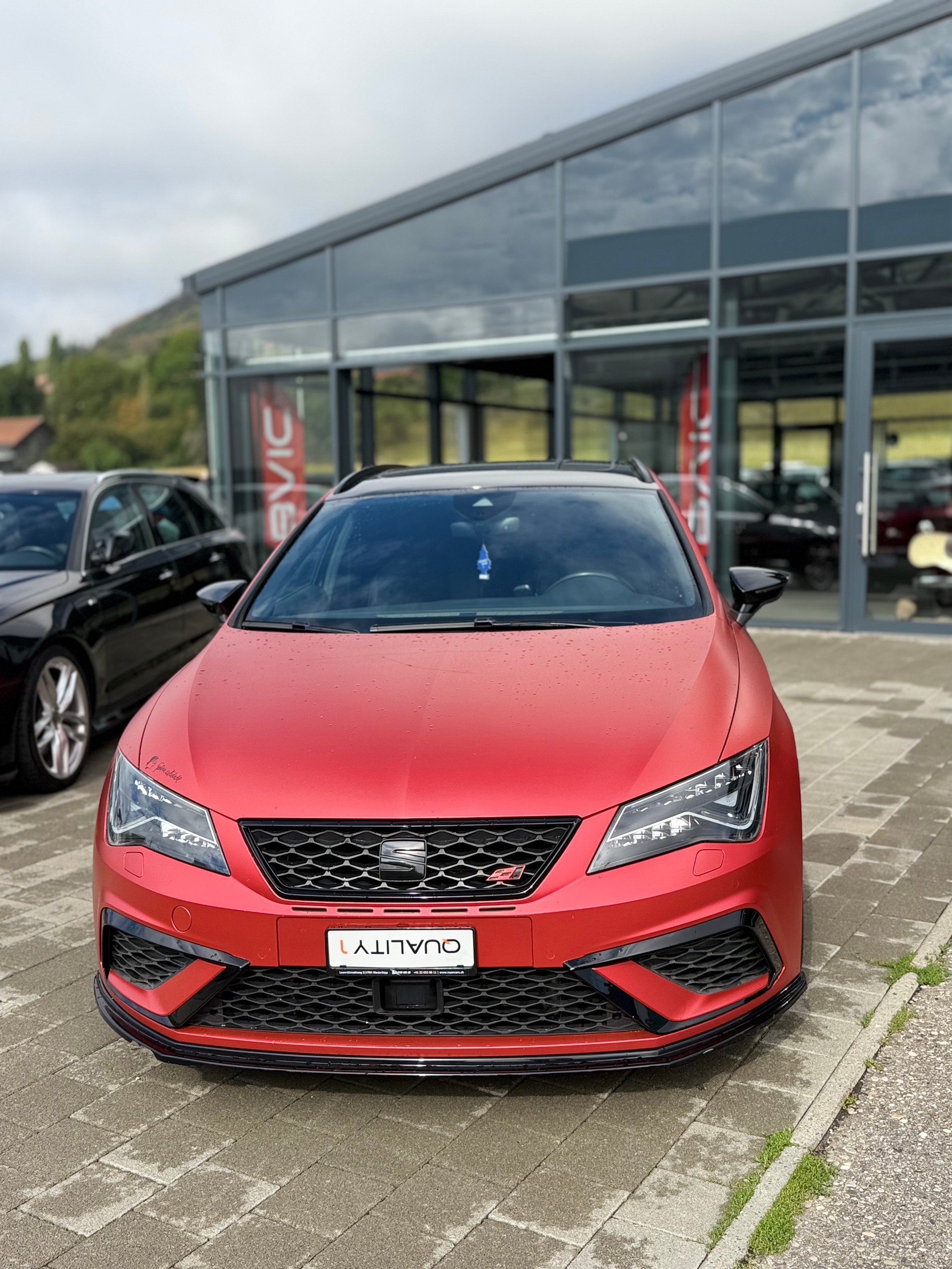 SEAT Leon ST 2.0 TSI Swiss Cupra 300 4 Drive DSG-image-1