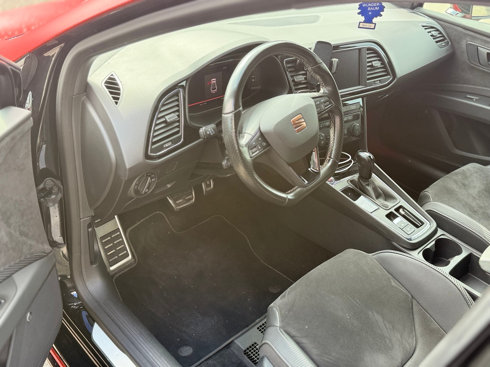SEAT Leon ST 2.0 TSI Swiss Cupra 300 4 Drive DSG-image-22