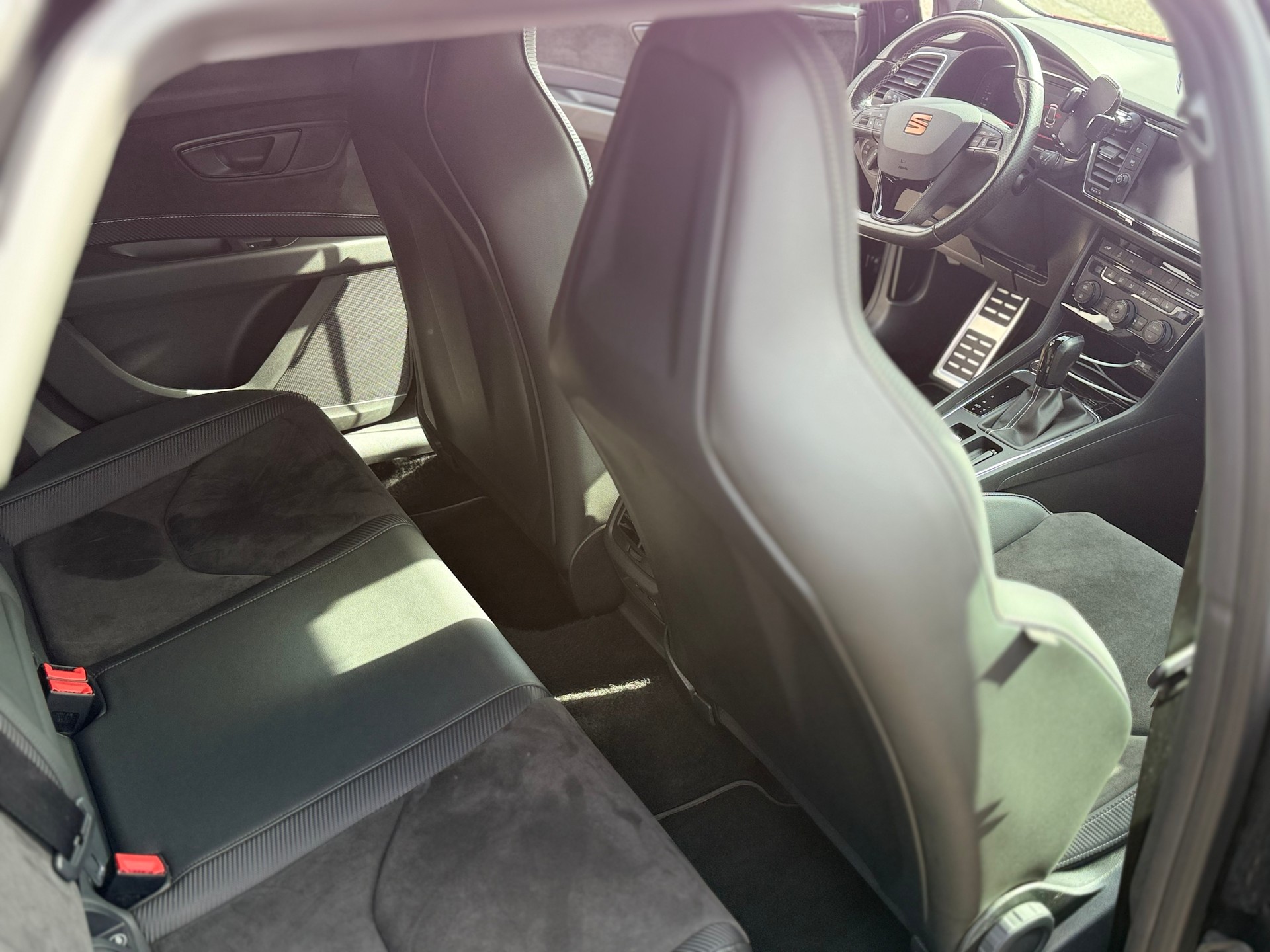 SEAT Leon ST 2.0 TSI Swiss Cupra 300 4 Drive DSG-image-25