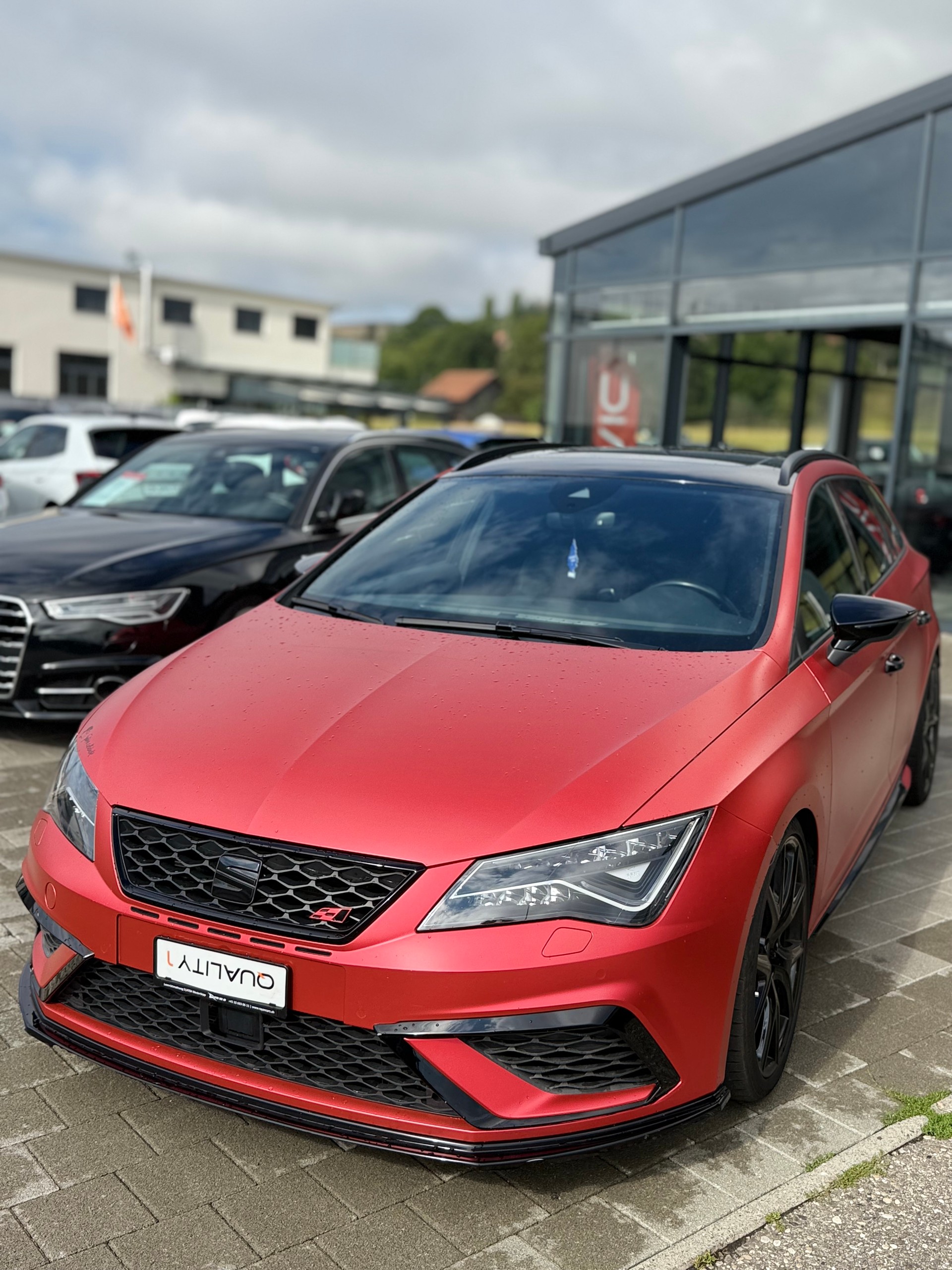 SEAT Leon ST 2.0 TSI Swiss Cupra 300 4 Drive DSG-image-2