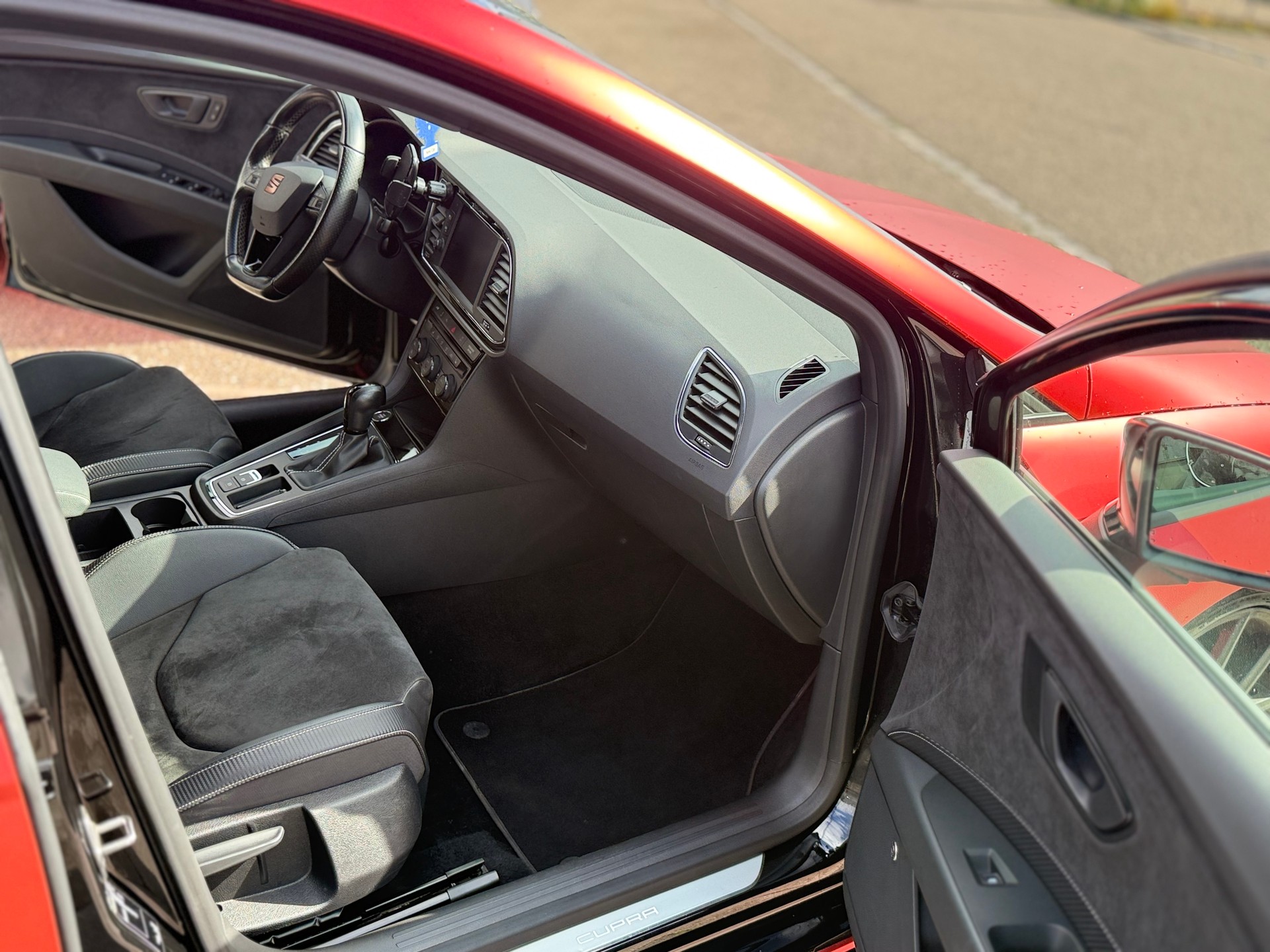 SEAT Leon ST 2.0 TSI Swiss Cupra 300 4 Drive DSG-image-26