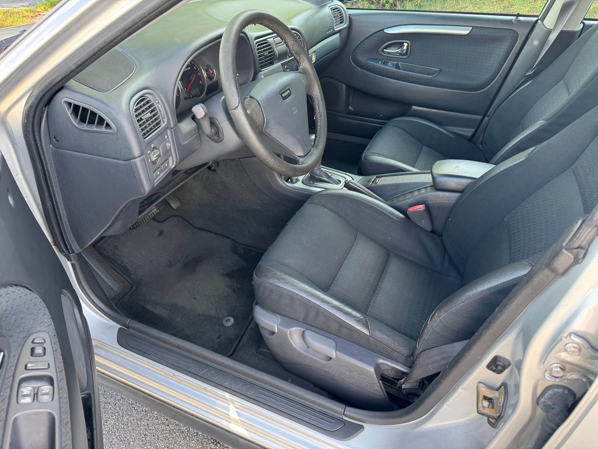 VOLVO S40 1.8-image-8