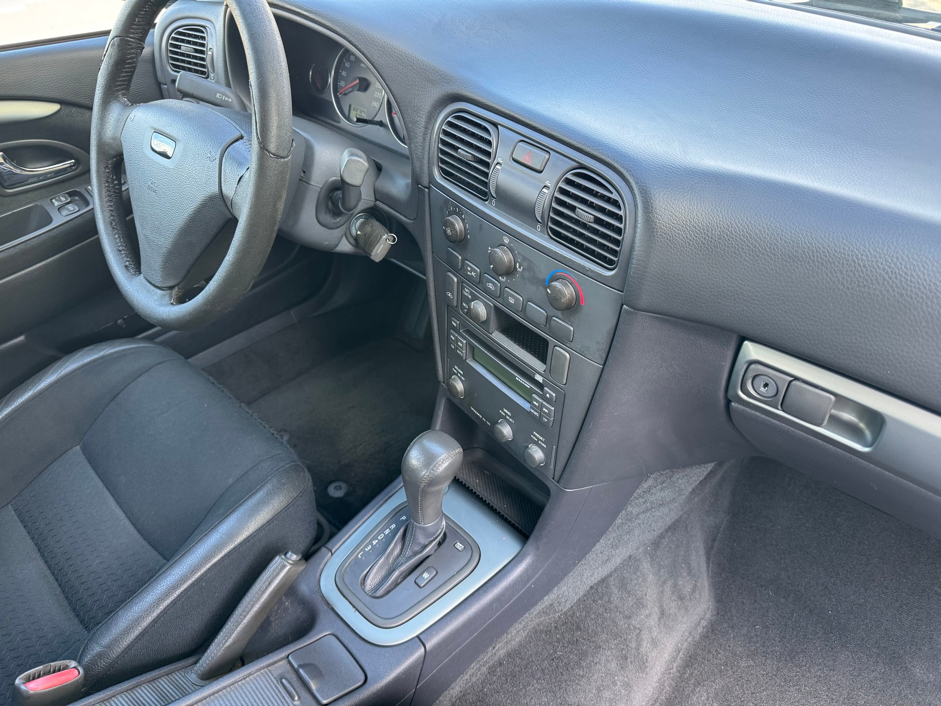 VOLVO S40 1.8-image-10