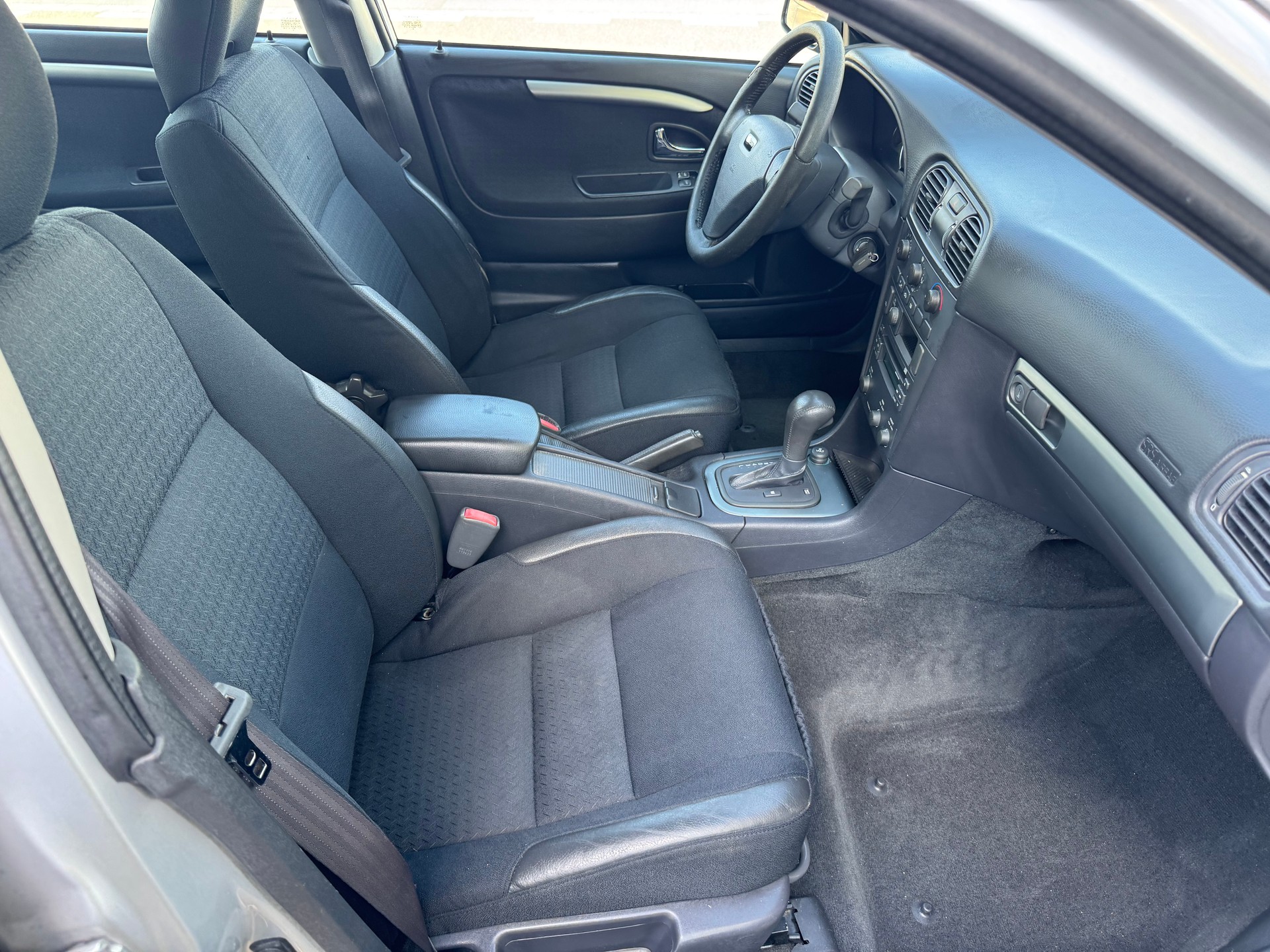 VOLVO S40 1.8-image-9