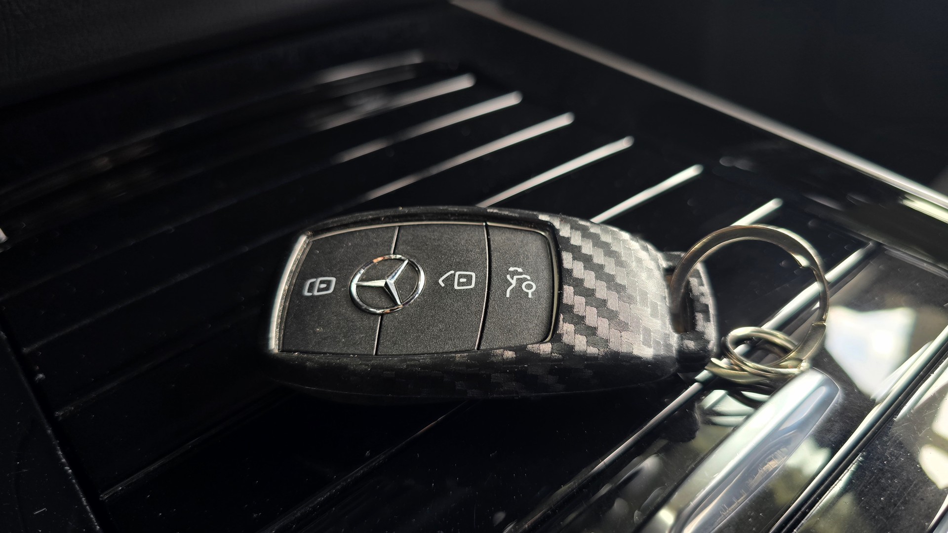 MERCEDES-BENZ GLA 200d 4Matic AMG Line 8G-DCT-image-31