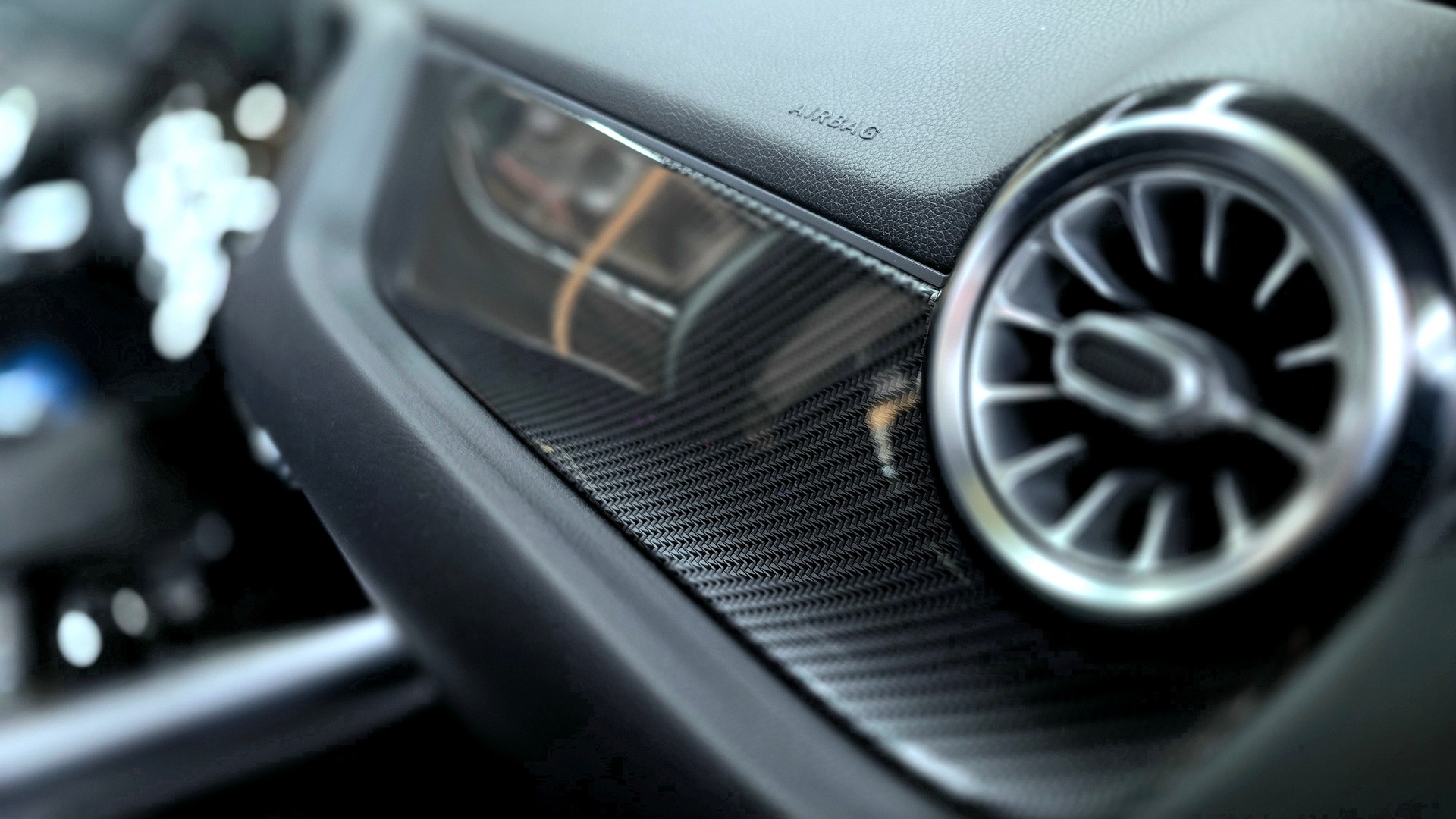 MERCEDES-BENZ GLA 200d 4Matic AMG Line 8G-DCT-image-26